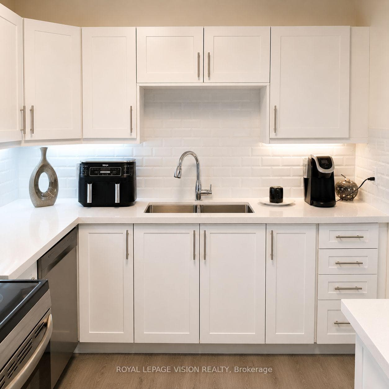 895 Kennedy Road 205, Toronto, ON M1K 2E9