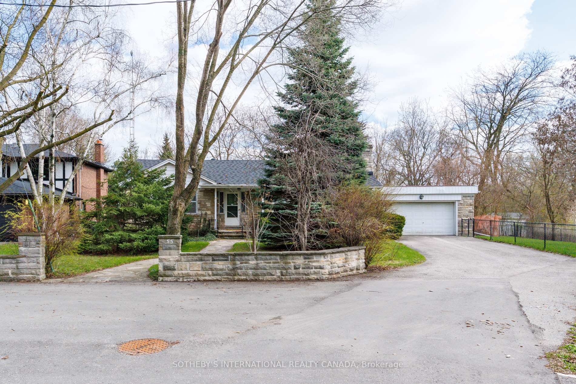 55 Van Dusen Boulevard, Toronto, ON M8Z 3E8