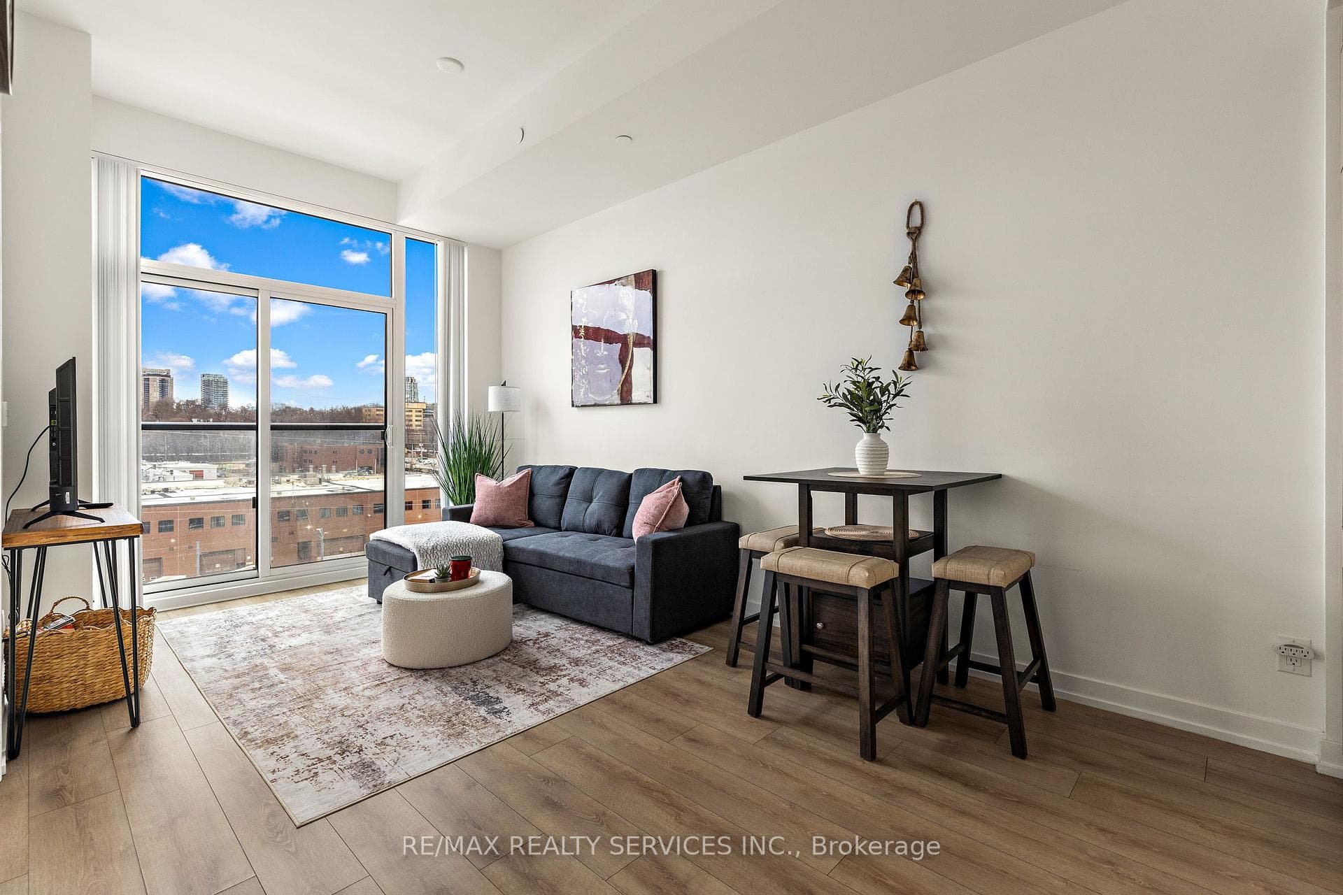 500 Dupont Street 708, Toronto, ON M6G 1Y7