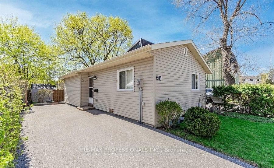 24 Homeland Court, Brampton, ON L6S 1R8
