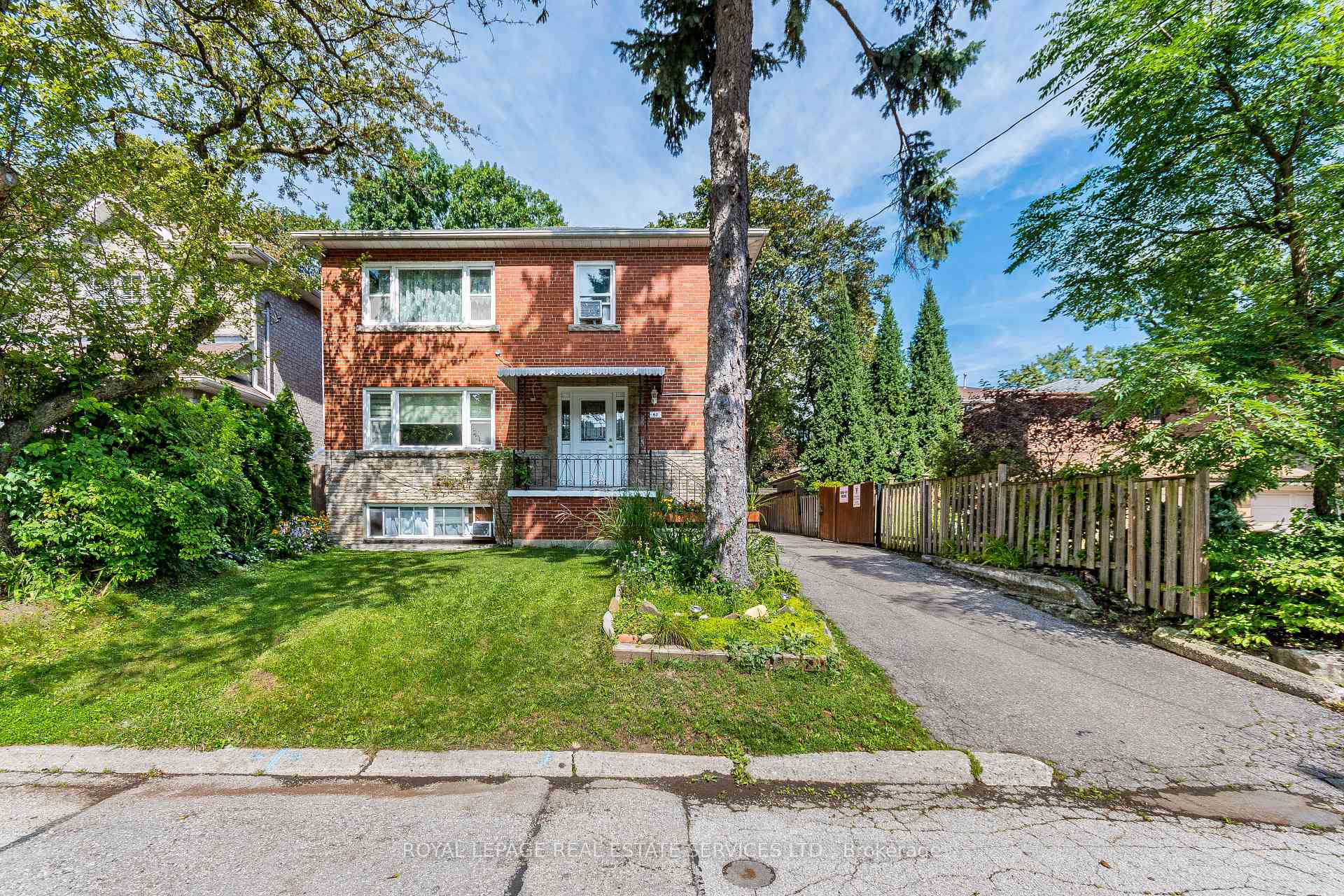 40 Dominion Road, Toronto, ON M8W 1J7