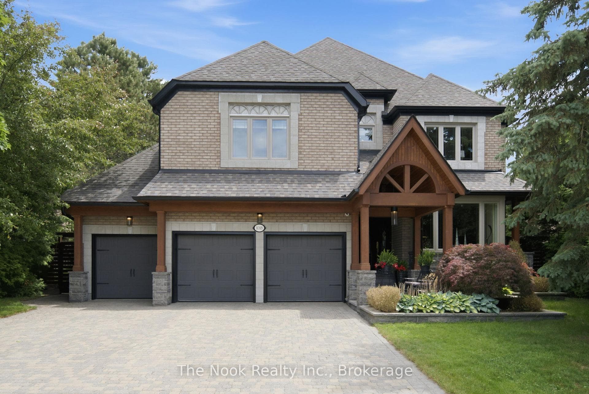 1018 Lockwood Circle, Newmarket, ON L3X 1M2