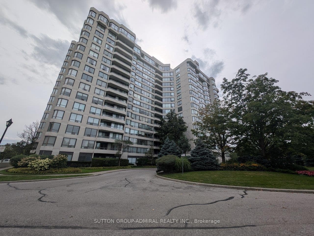 1131 Steeles Avenue W 1504, Toronto, ON M2R 3W8