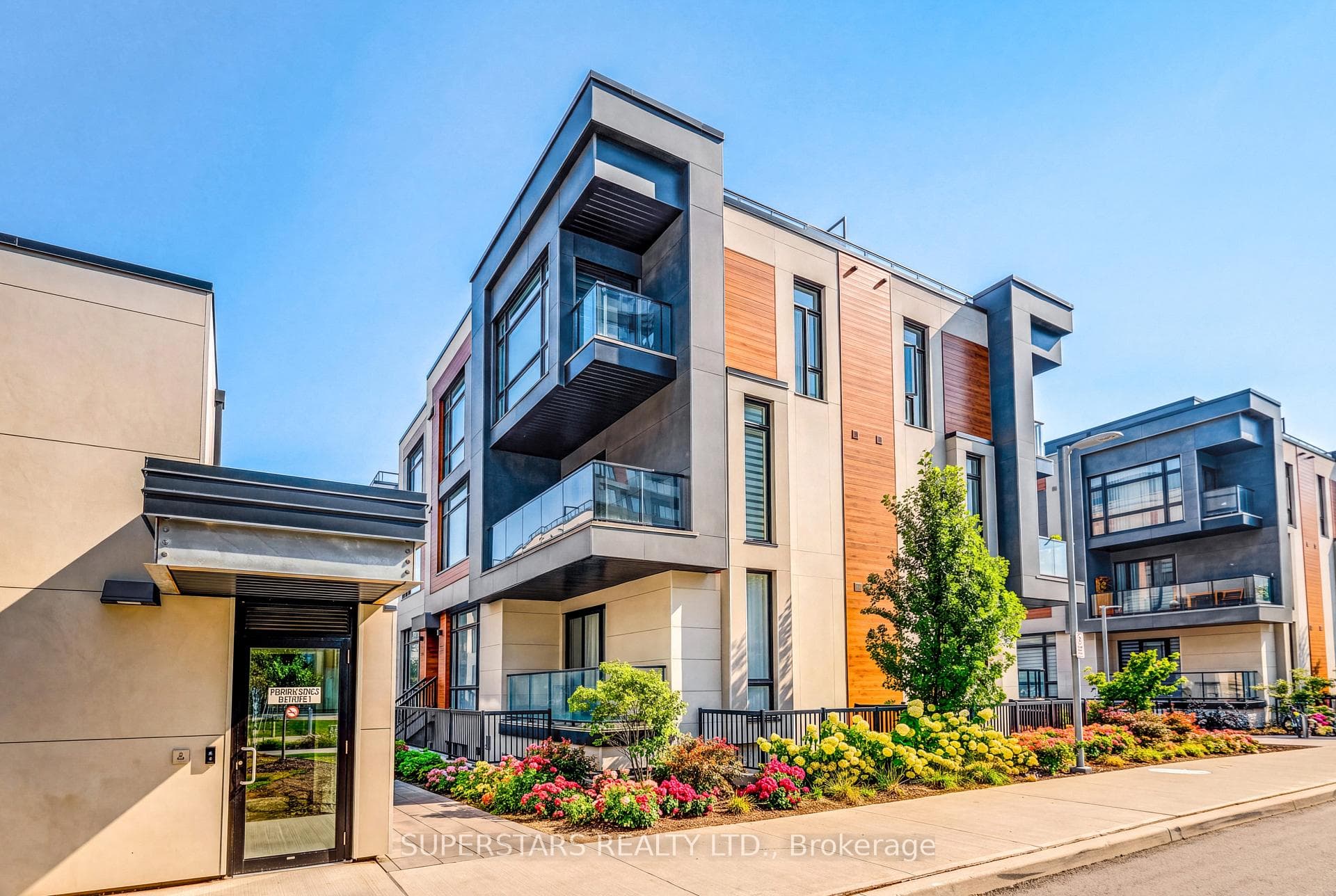 14 David Eyer Road 1019, Richmond Hill, ON L4S 0N4