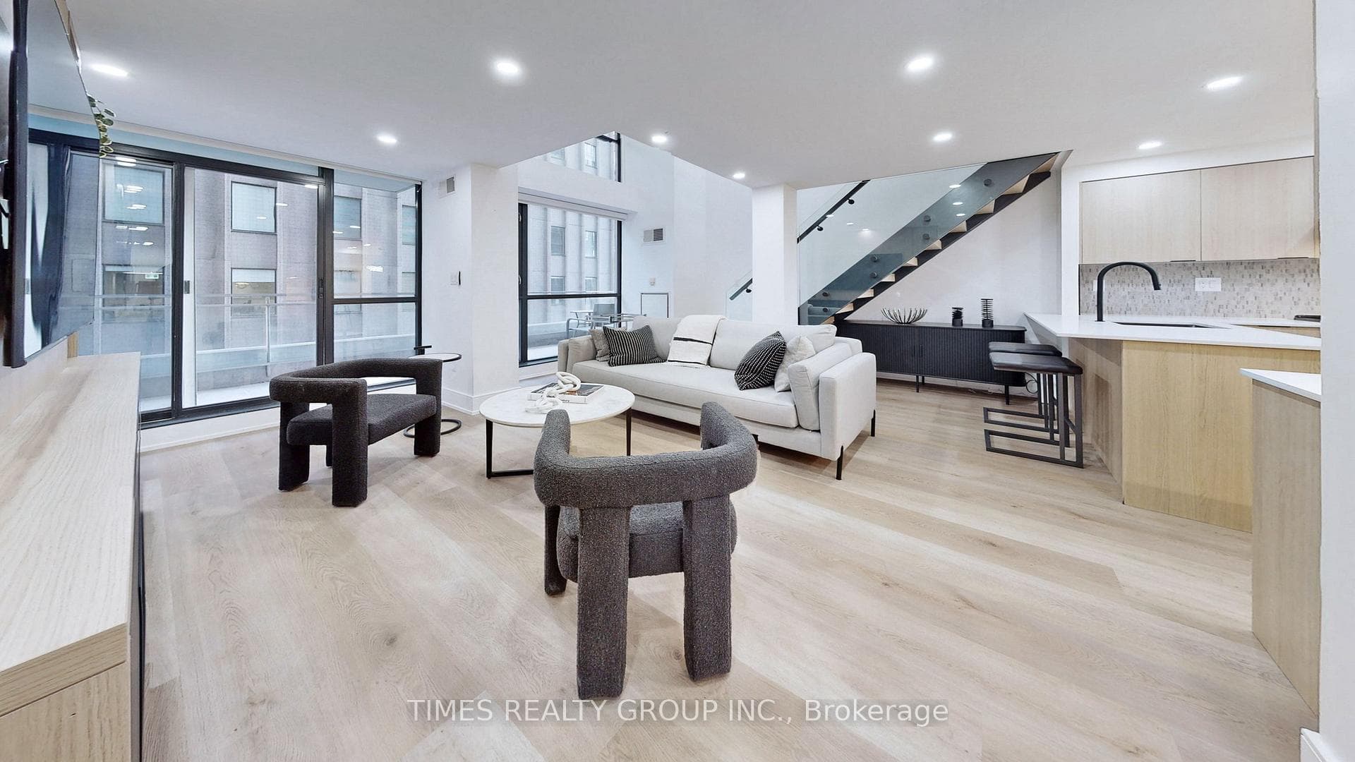 80 Cumberland Street 504, Toronto, ON M5R 3V1
