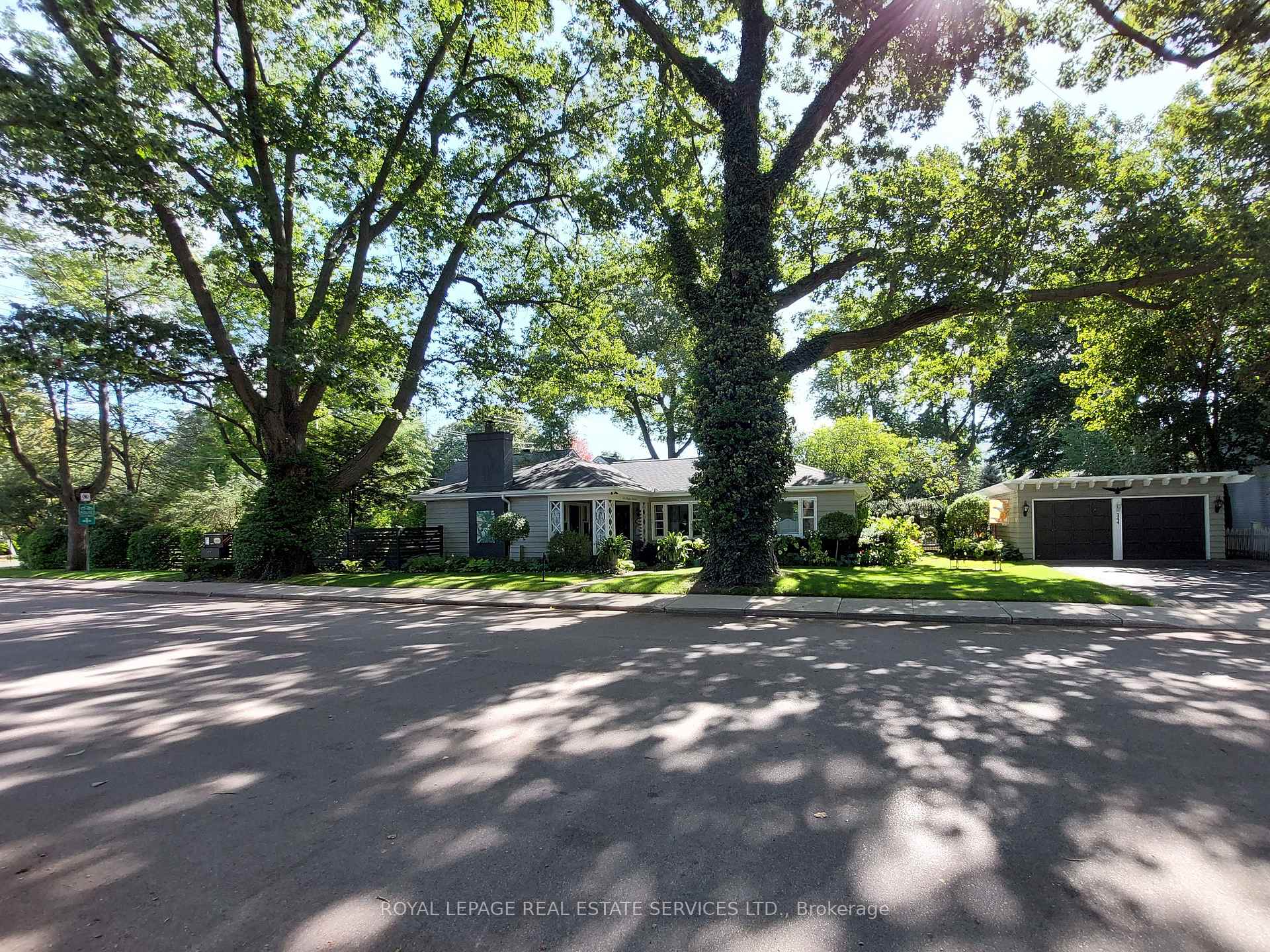 344 Maple Avenue, Oakville, ON L6J 2H7
