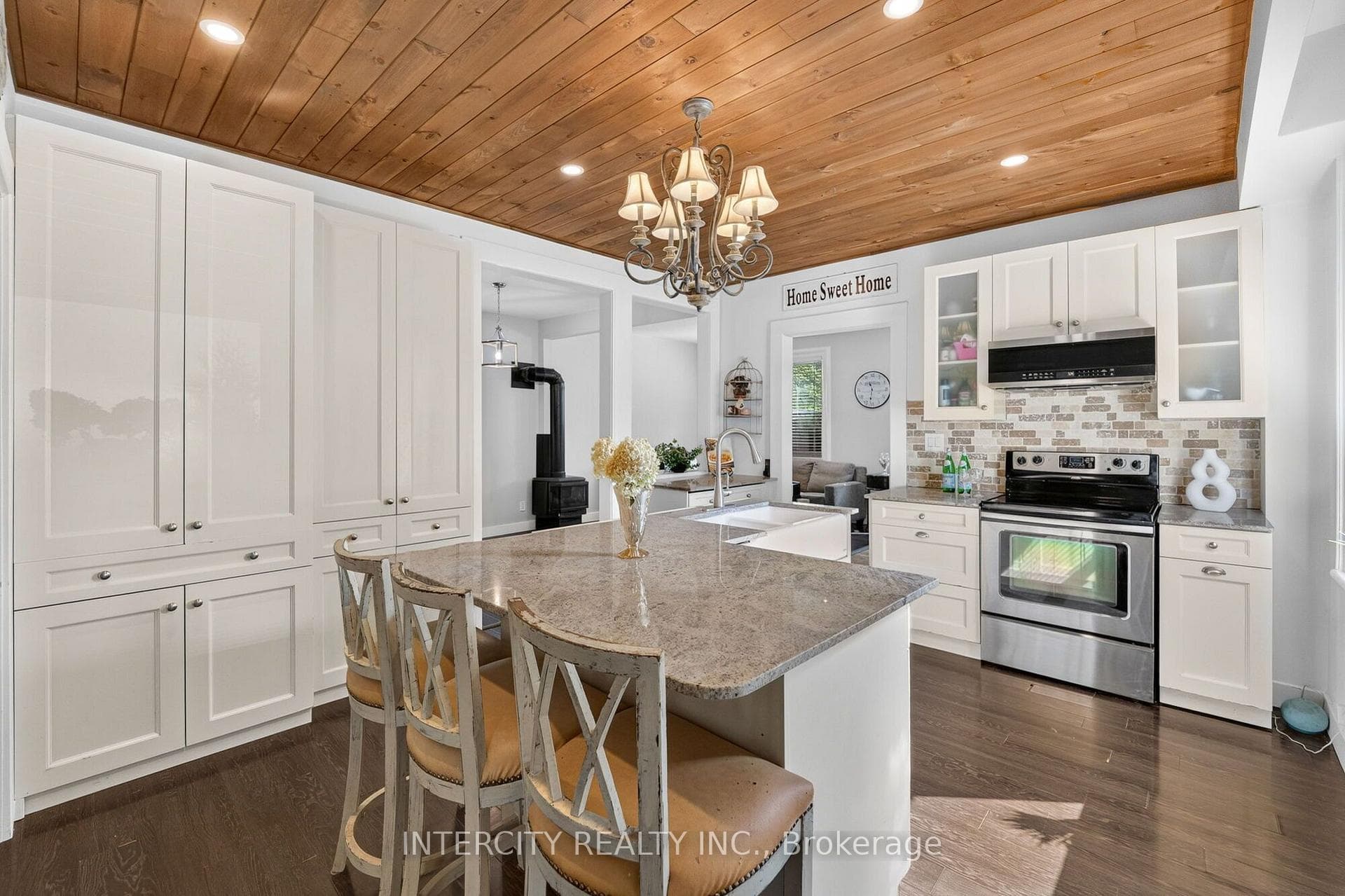 98 Essa Street, Bradford West Gwillimbury, ON L3Z 1P4