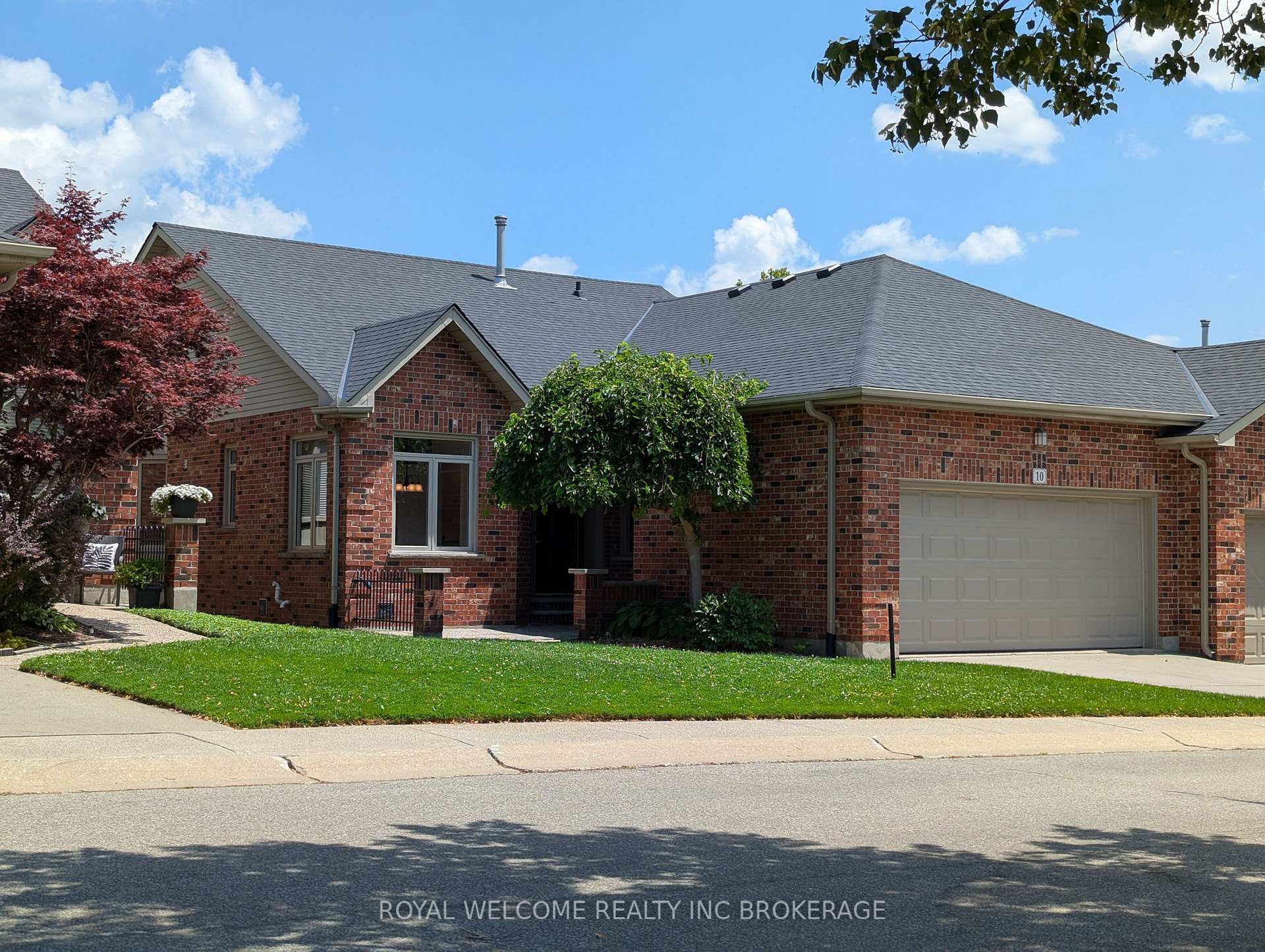 400 Ambleside Drive 10, London North, ON N6G 4Y7