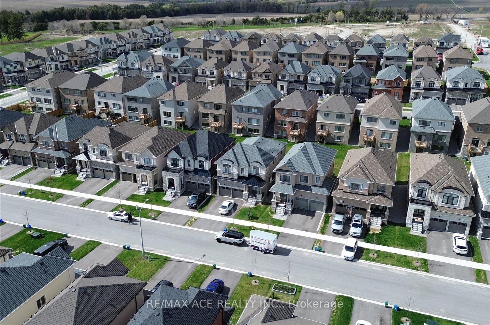 218 Flood Avenue, Clarington, ON L1B 0W6