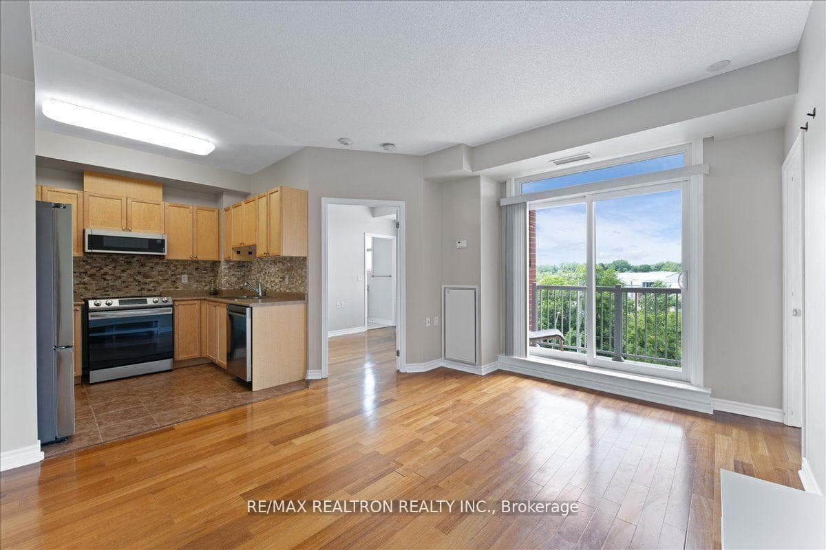 15450 Yonge Street 304, Aurora, ON L4G 0K1