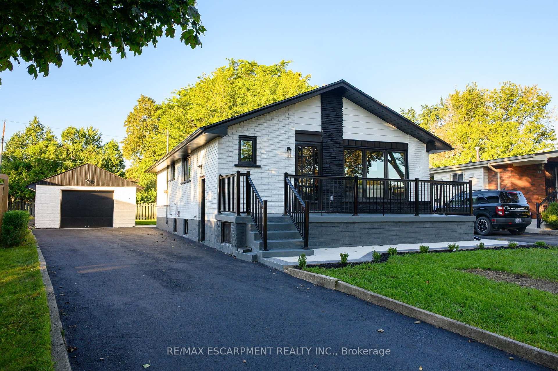 46 Bobolink Road, Hamilton, ON L9A 2P4