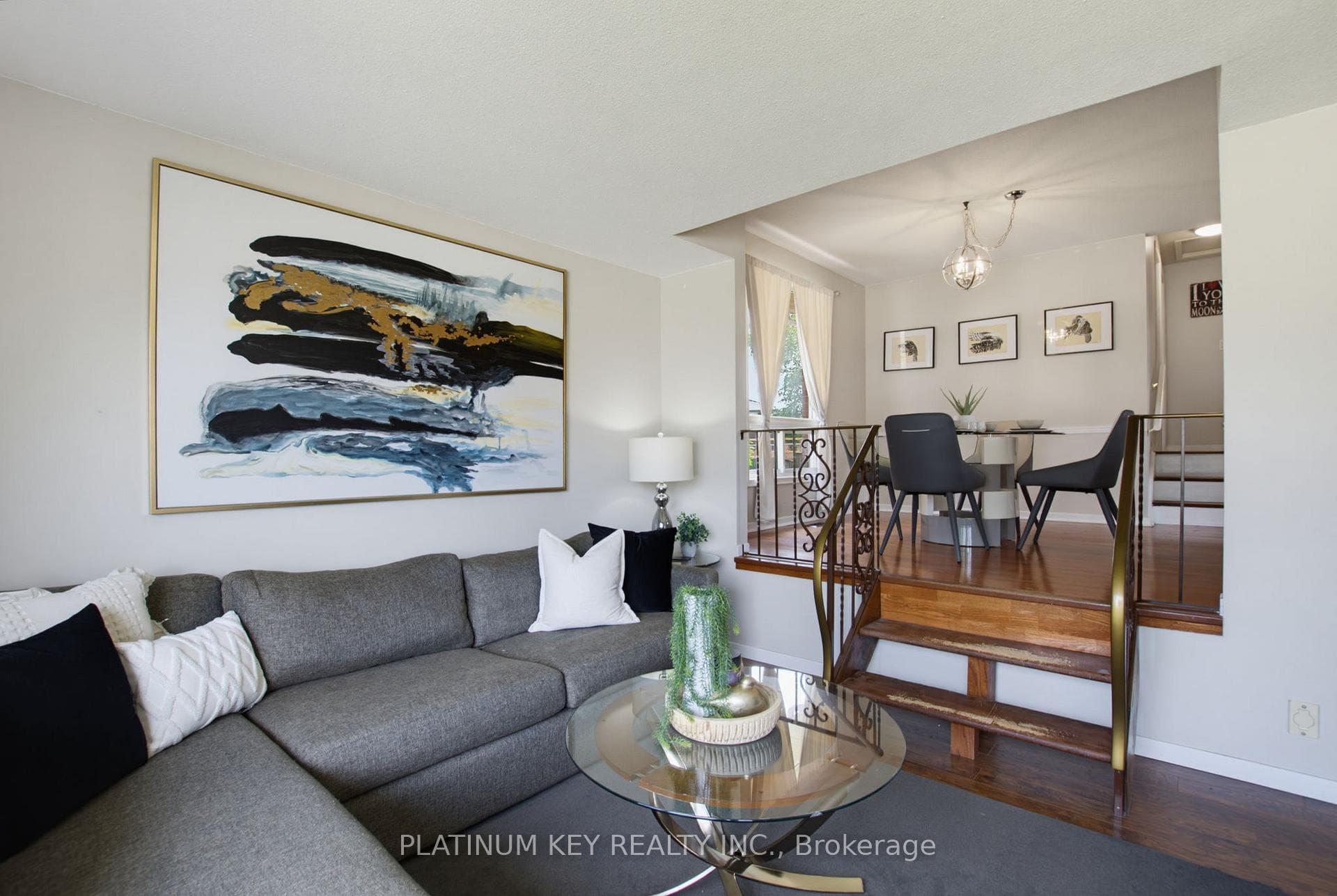 16 Sharpe Drive, Strathroy-Caradoc, ON N7G 3T9