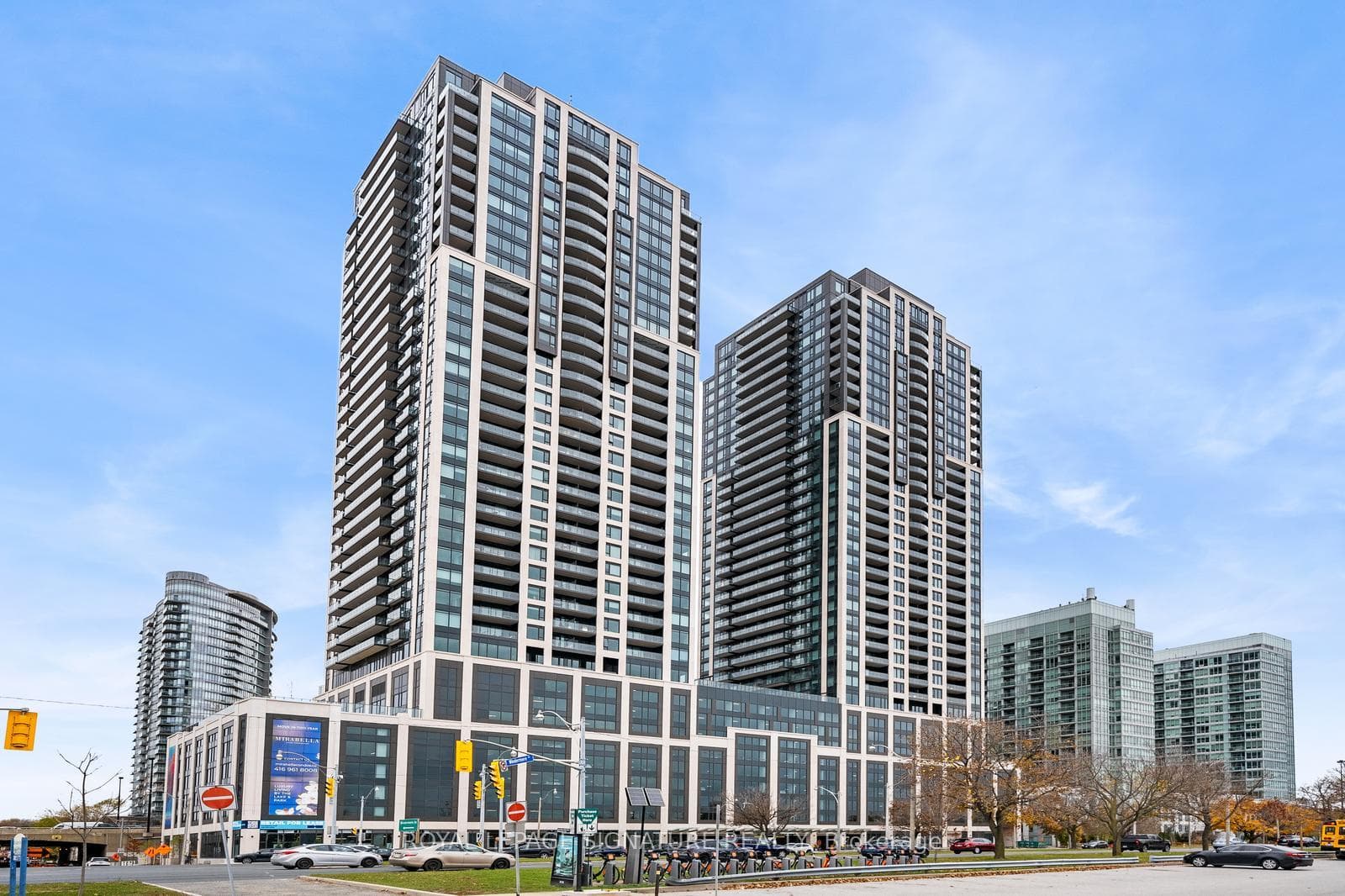 1926 Lake Shore Boulevard W 2115, Toronto, ON M6S 1A1
