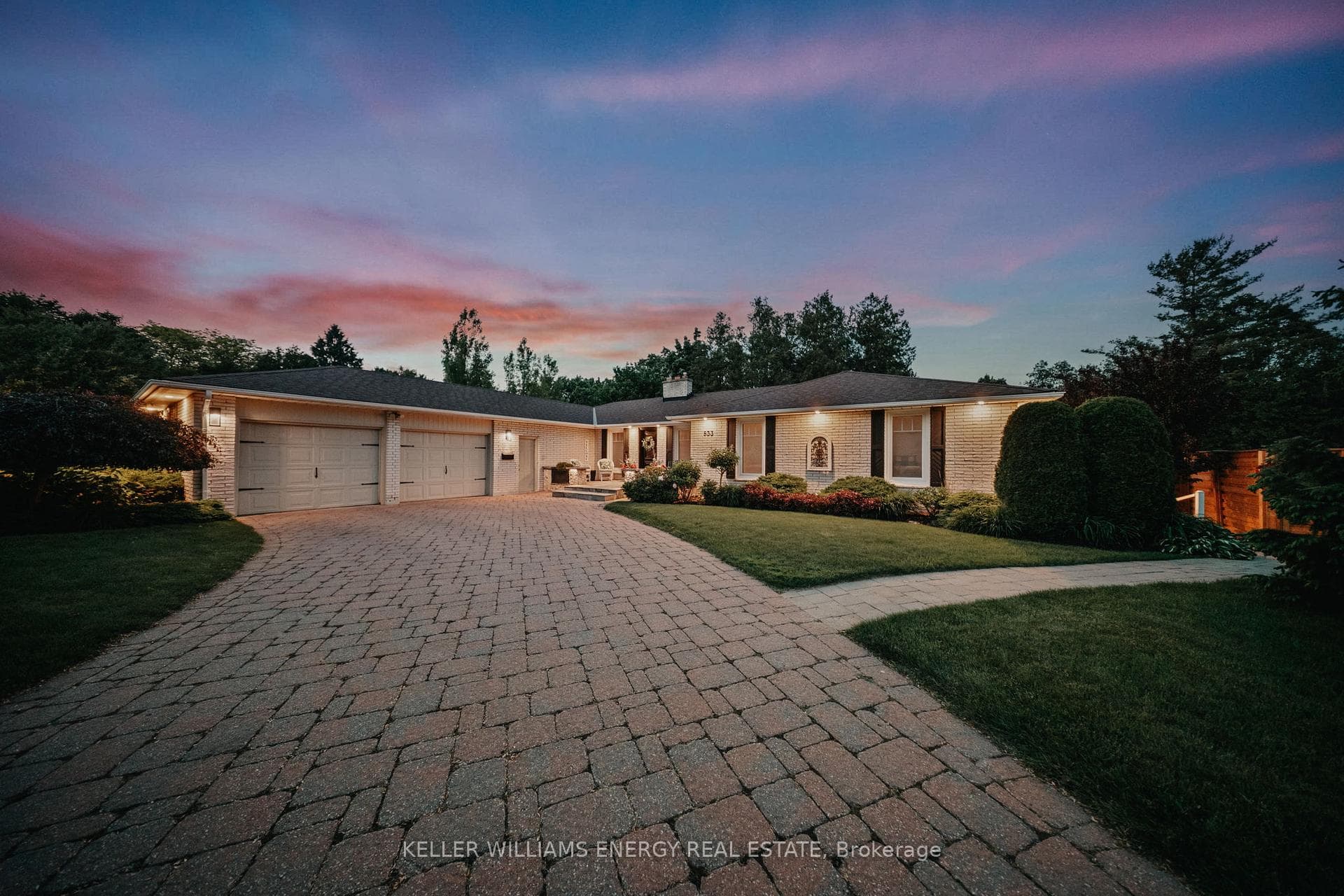 833 Glenmanor Drive, Oshawa, ON L1J 5A6