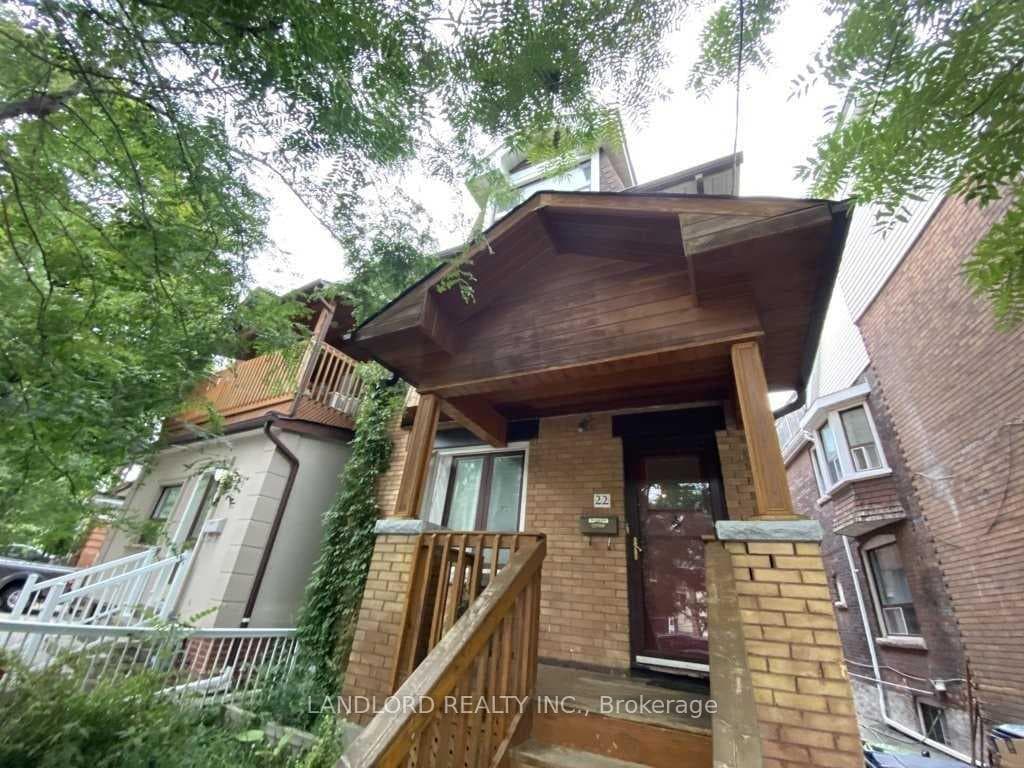 22 Rusholme Park Crescent Main, Toronto, ON M6J 2C9