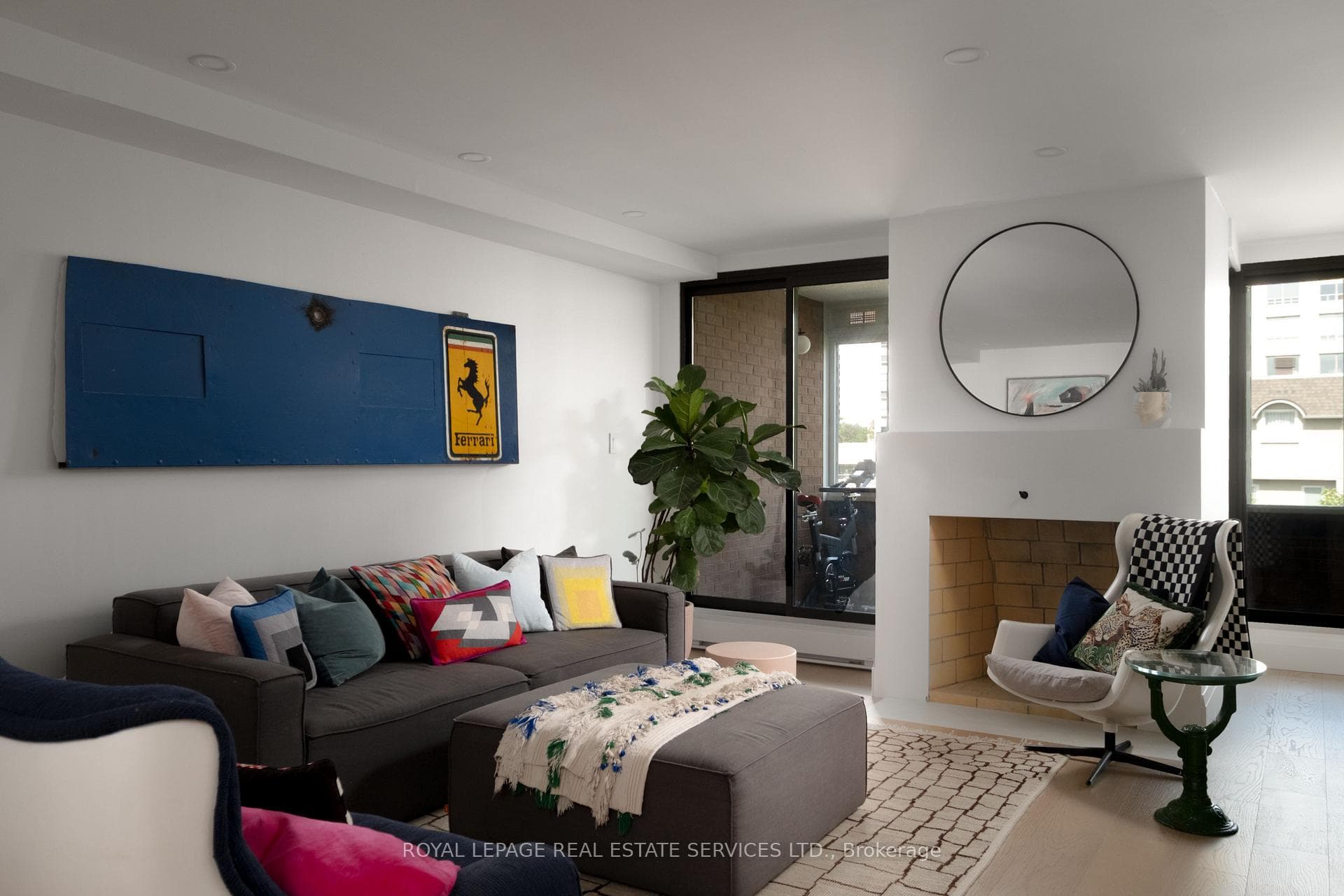 349 St. Clair Avenue W 402, Toronto, ON M5P 1N3