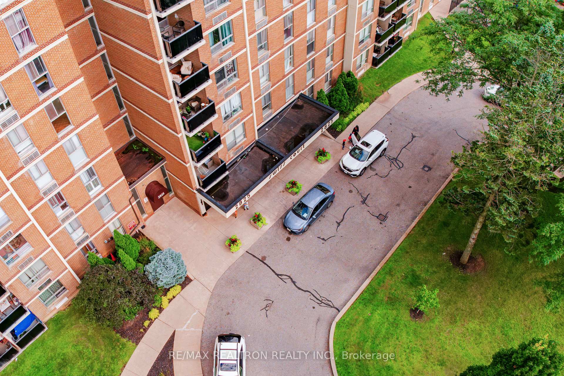 2825 Islington Avenue 815, Toronto, ON M9L 2K1