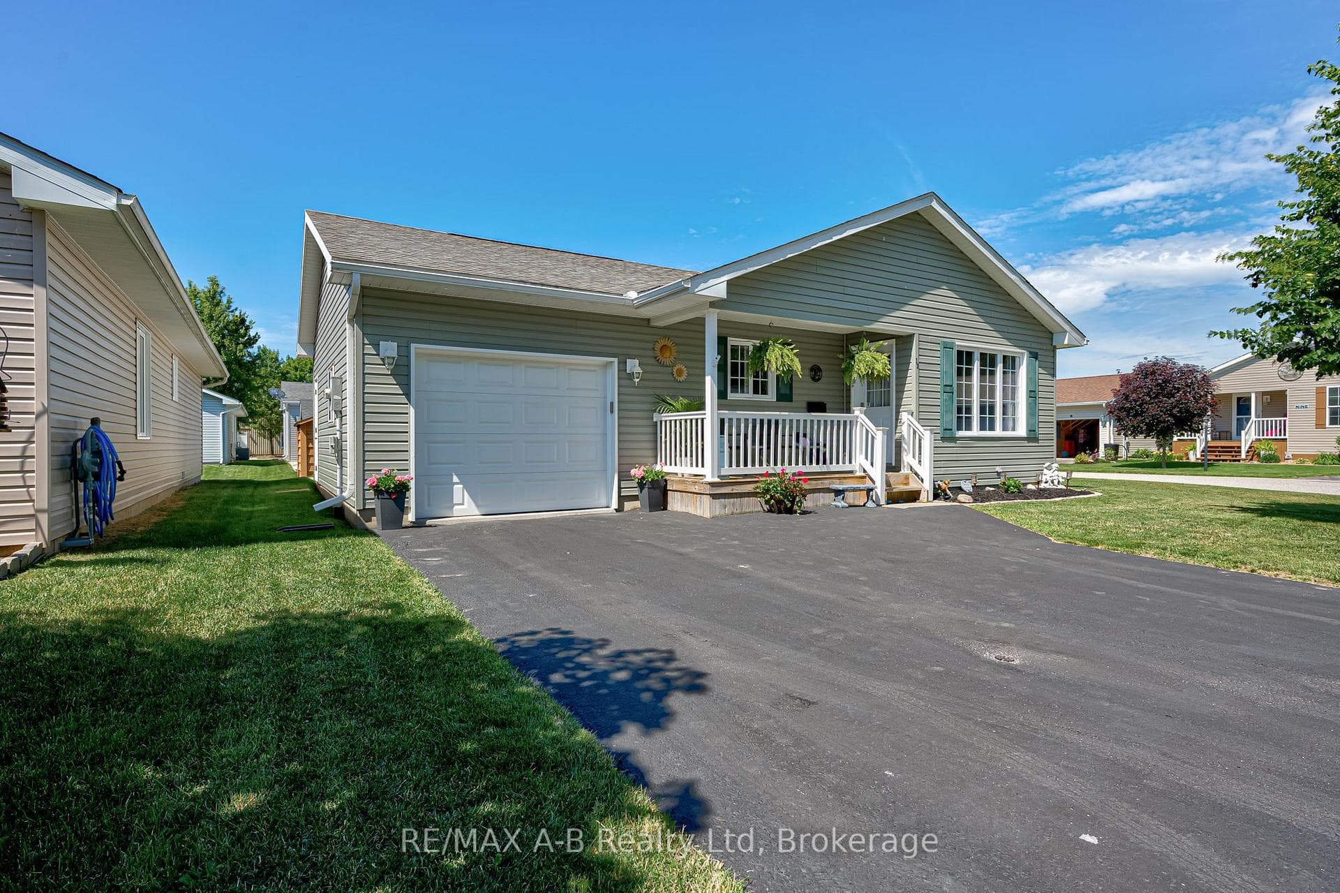 12 Kellestine Drive, Strathroy-Caradoc, ON N7G 0C5