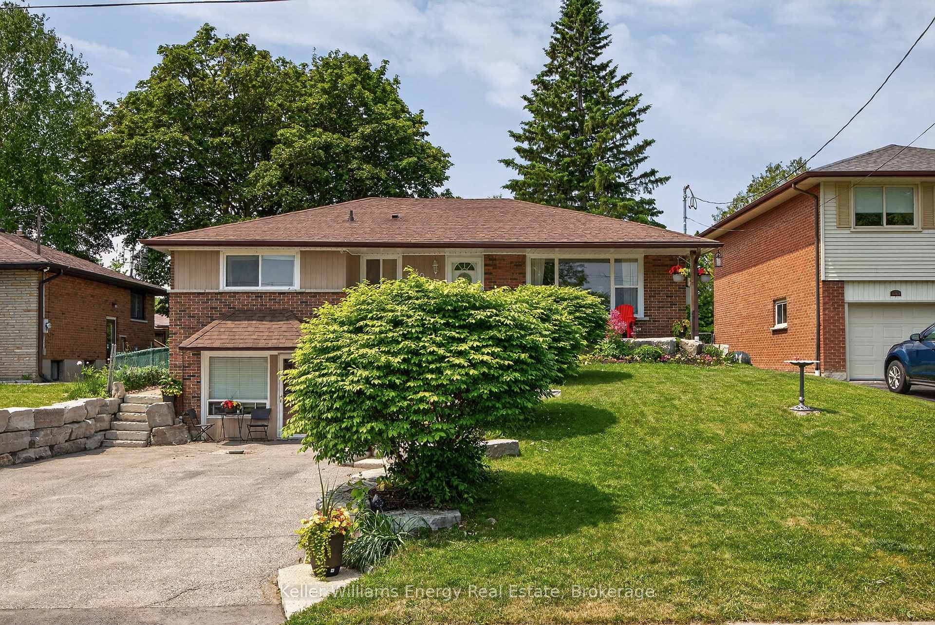 405 Bernhard Crescent, Oshawa, ON L1G 2B7