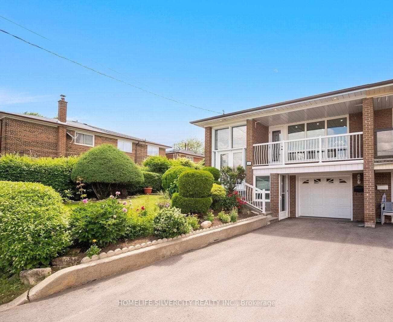 48 Sorlyn Avenue Upper, Toronto, ON M6L 1H8