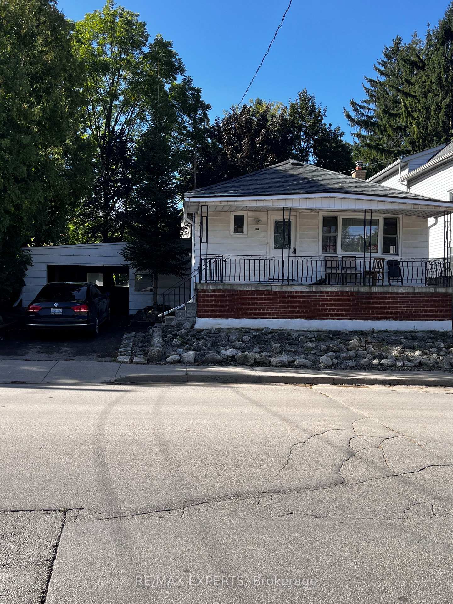 127 Whitney Avenue, Hamilton, ON L8S 2G6