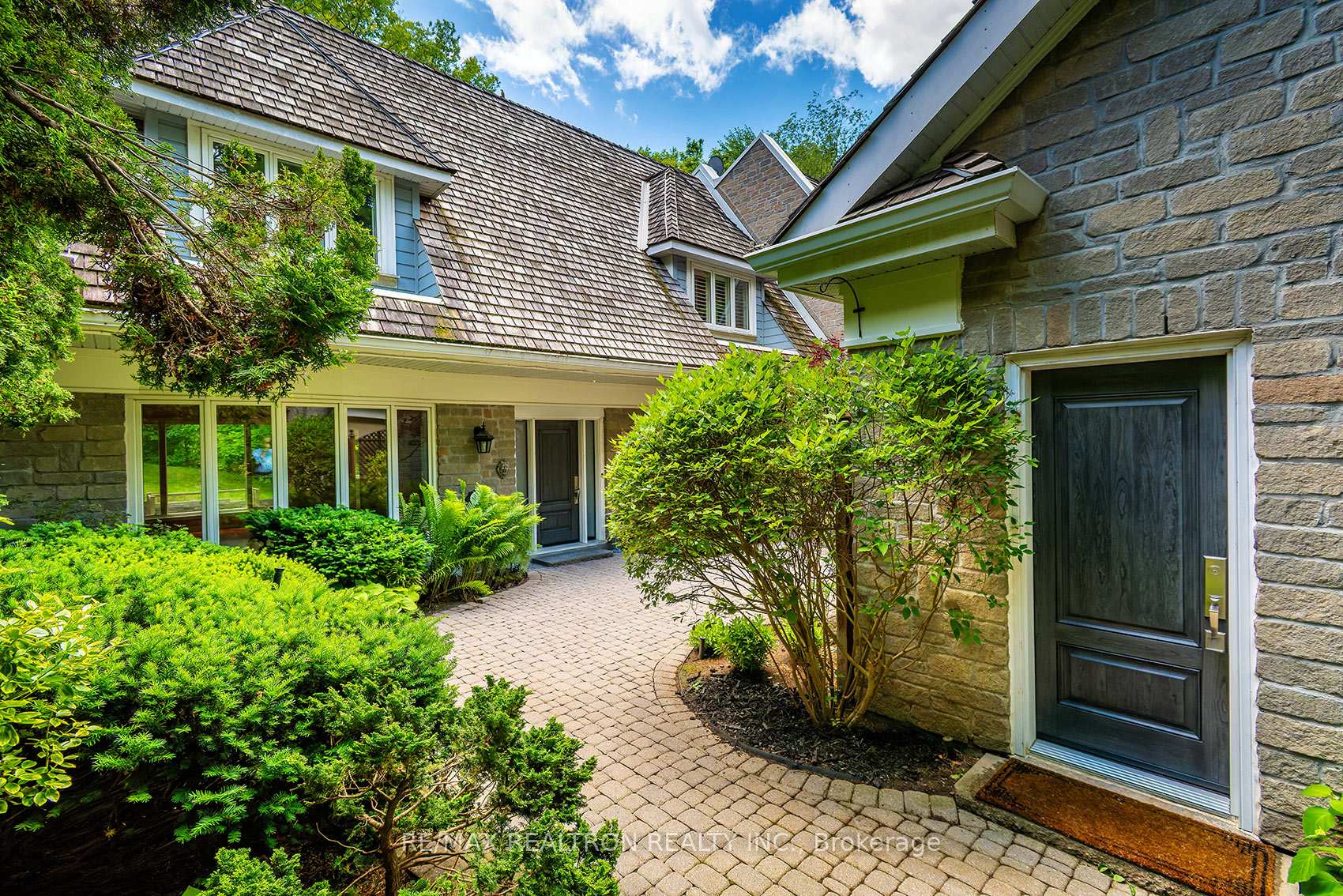 462 Beacon Hall Drive, Aurora, ON L4G 0L3