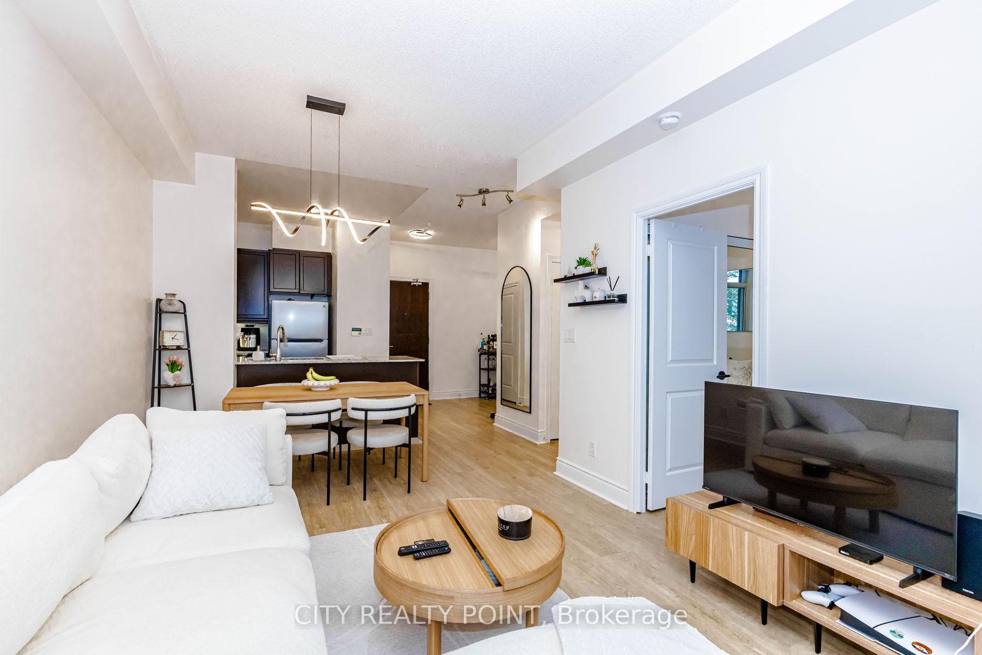 25 Earlington Avenue 316, Toronto, ON M8X 3A3