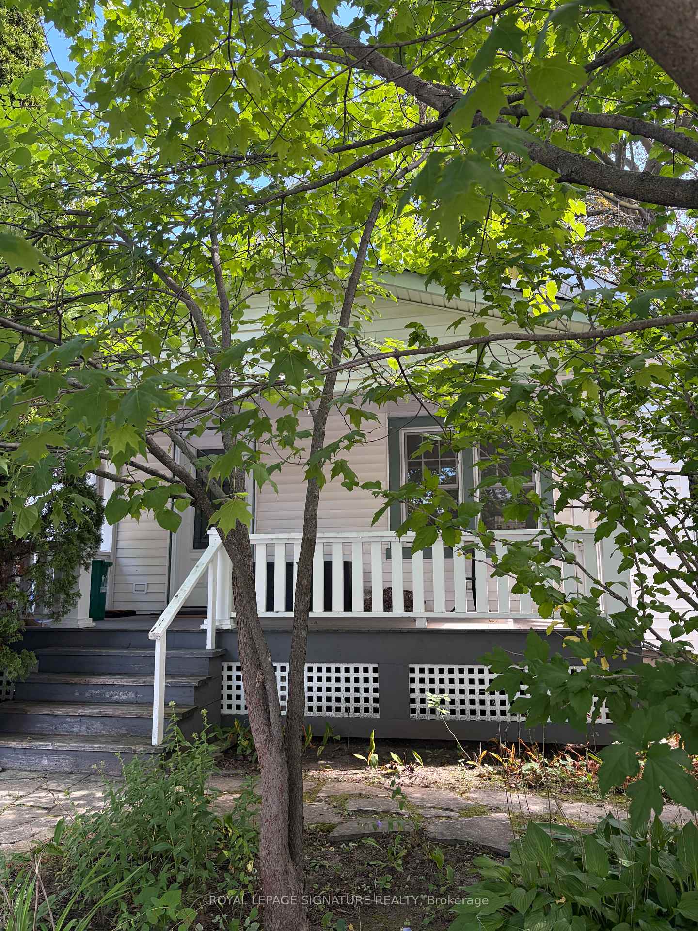 121 Wells Street, Aurora, ON L4G 1T6