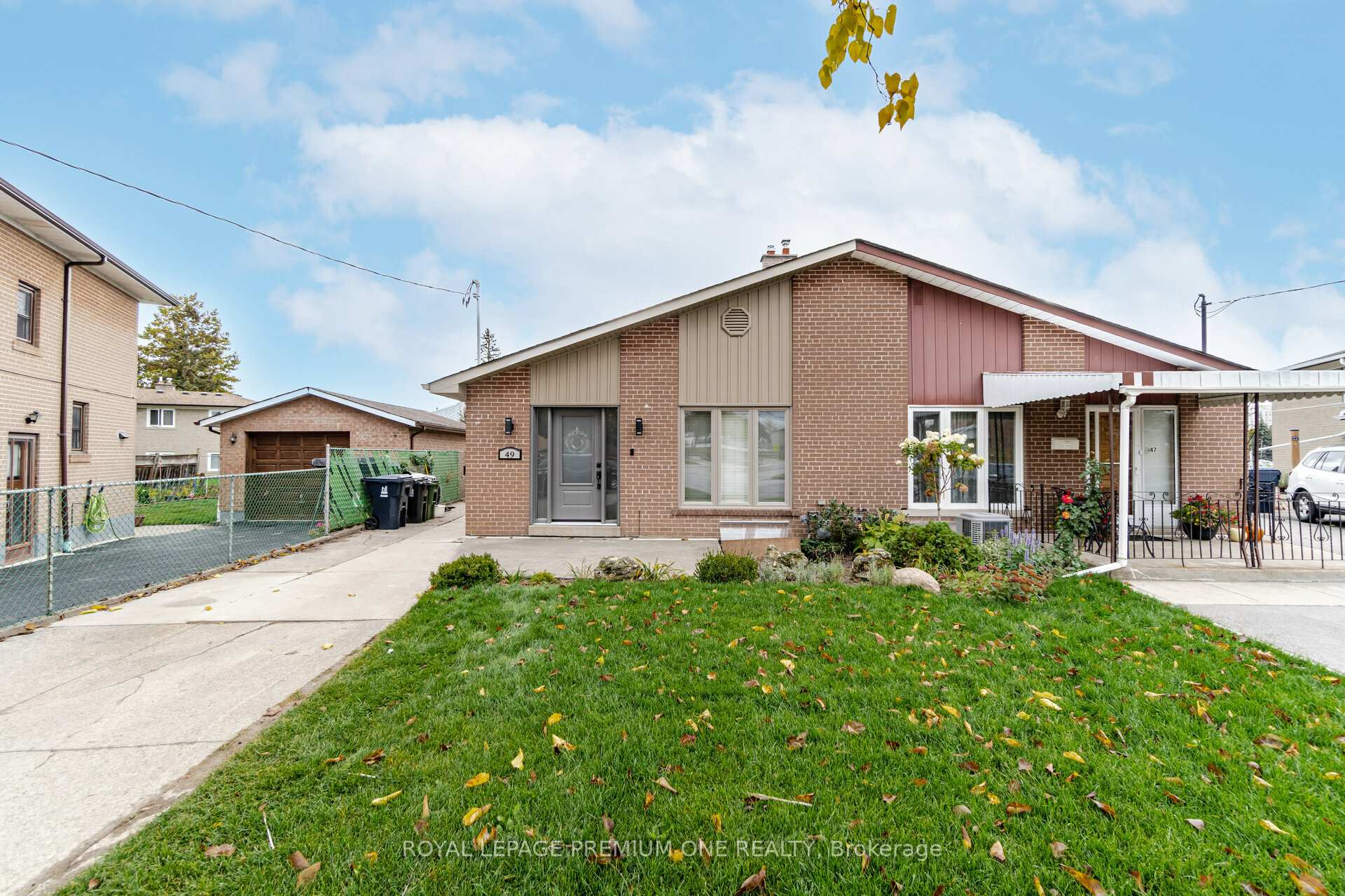 49 Gulfstream Road E, Toronto, ON M9M 1S4