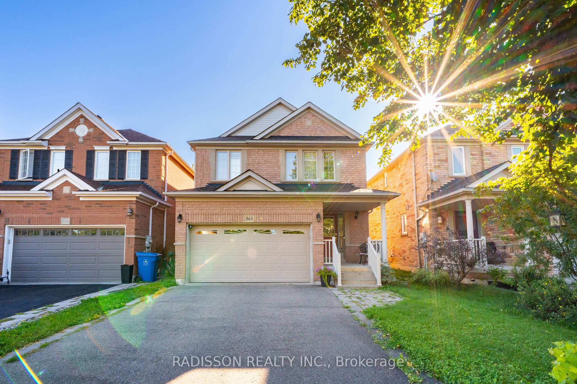 863 Oaktree Crescent, Newmarket, ON L3X 2Y7