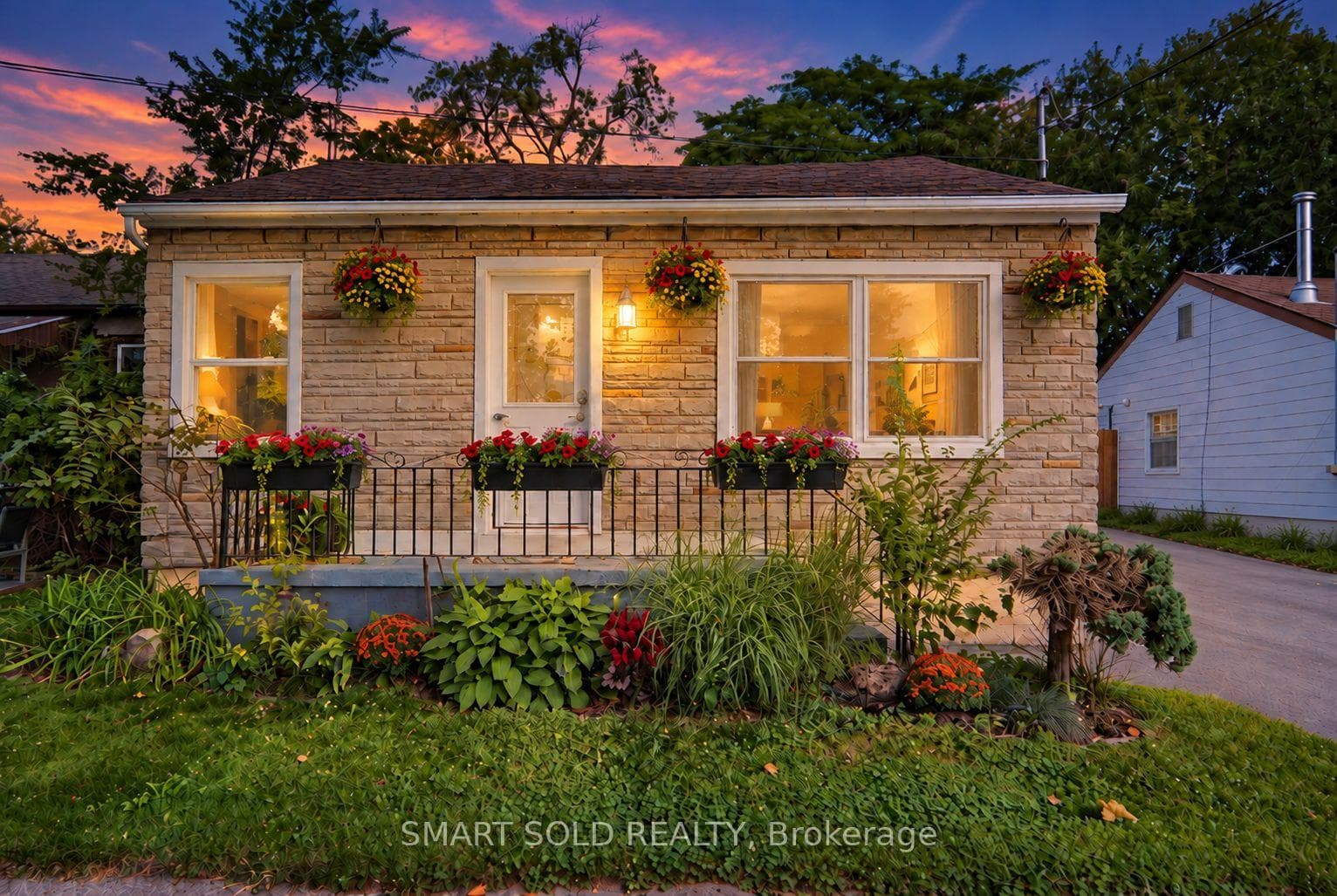 7 Elmwood Avenue, St. Catharines, ON L2R 2T5
