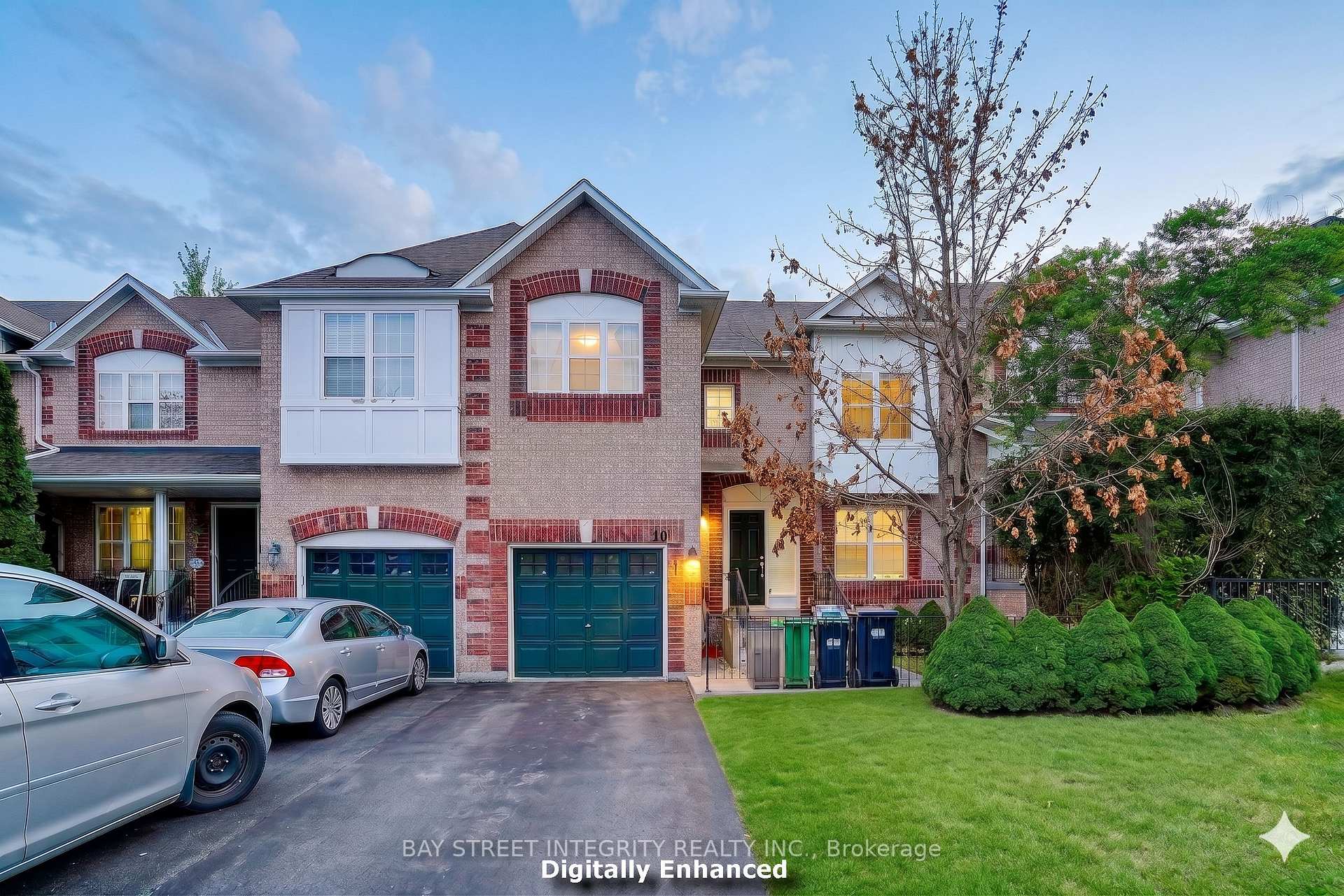 Upper 199 Hillcrest Avenue 10, Mississauga, ON L5B 4L5
