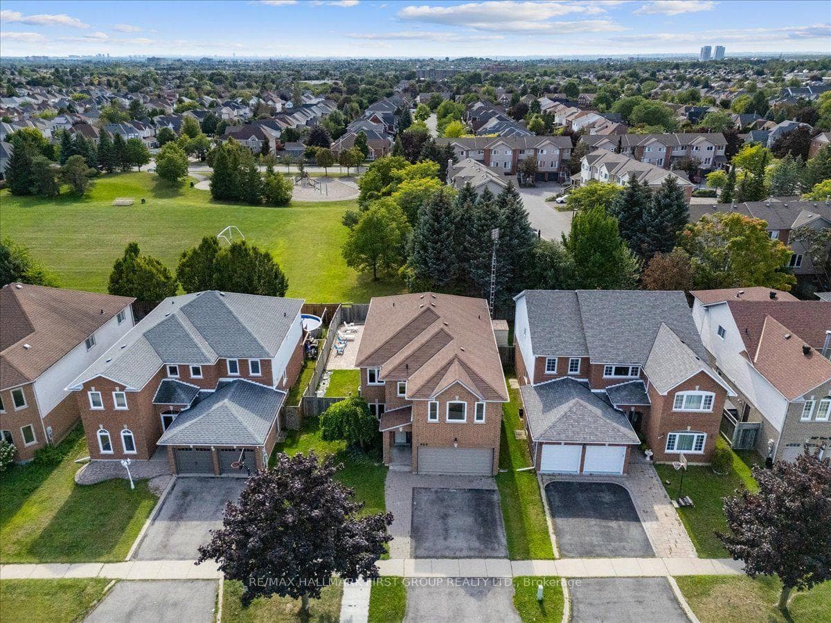 989 Deer Valley Drive, Oshawa, ON L1J 8N2