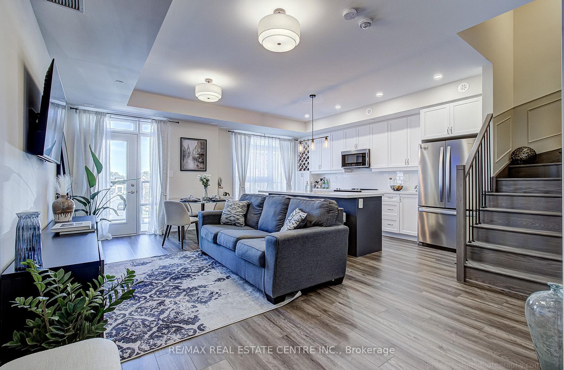 1569 Rose Way 116, Milton, ON L9E 1N4