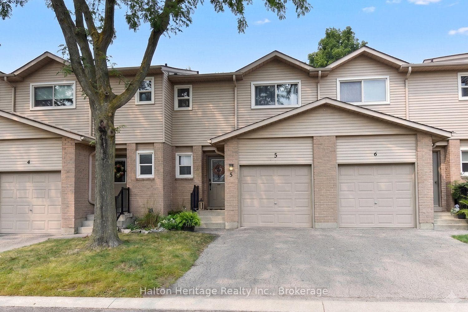 15 Derby Street 5, Hamilton, ON L8W 3T3