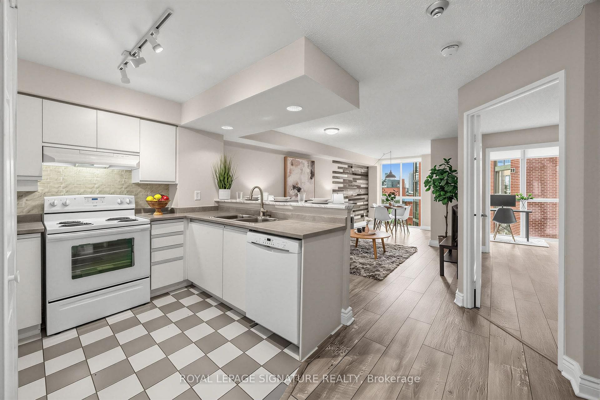 801 King Street W 627, Toronto, ON M5V 3C9
