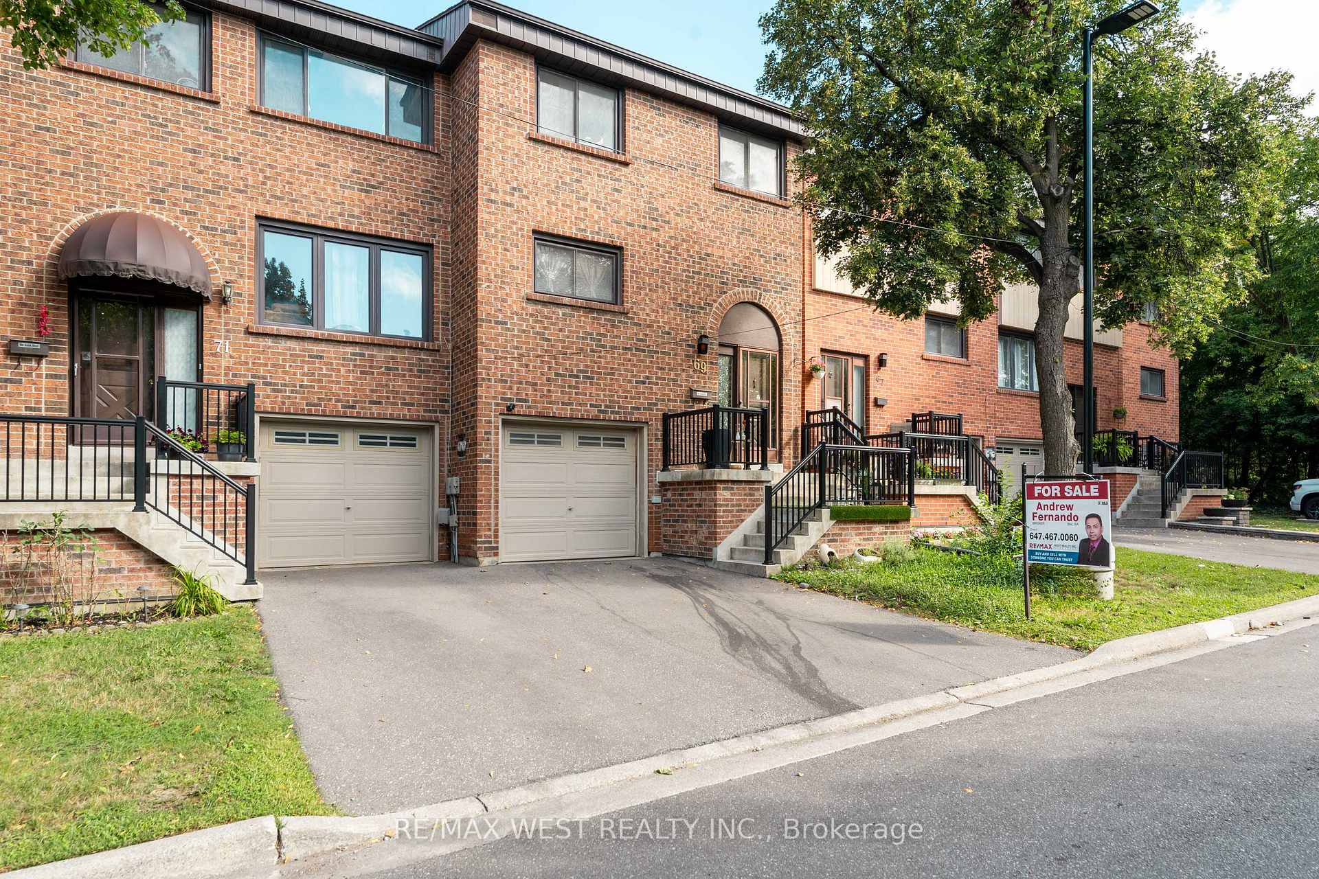 69 Maple Branch Path 37, Toronto, ON M9P 3T4