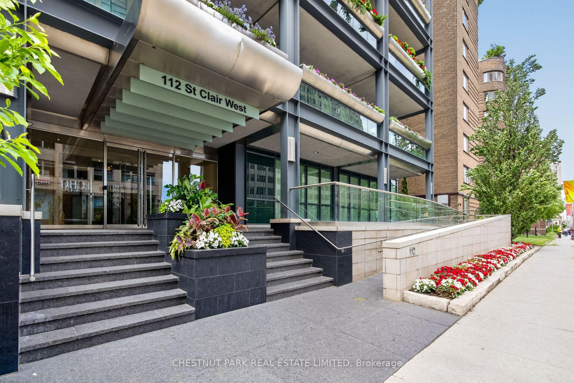 112 St Clair Avenue W 601, Toronto, ON M4V 2Y3