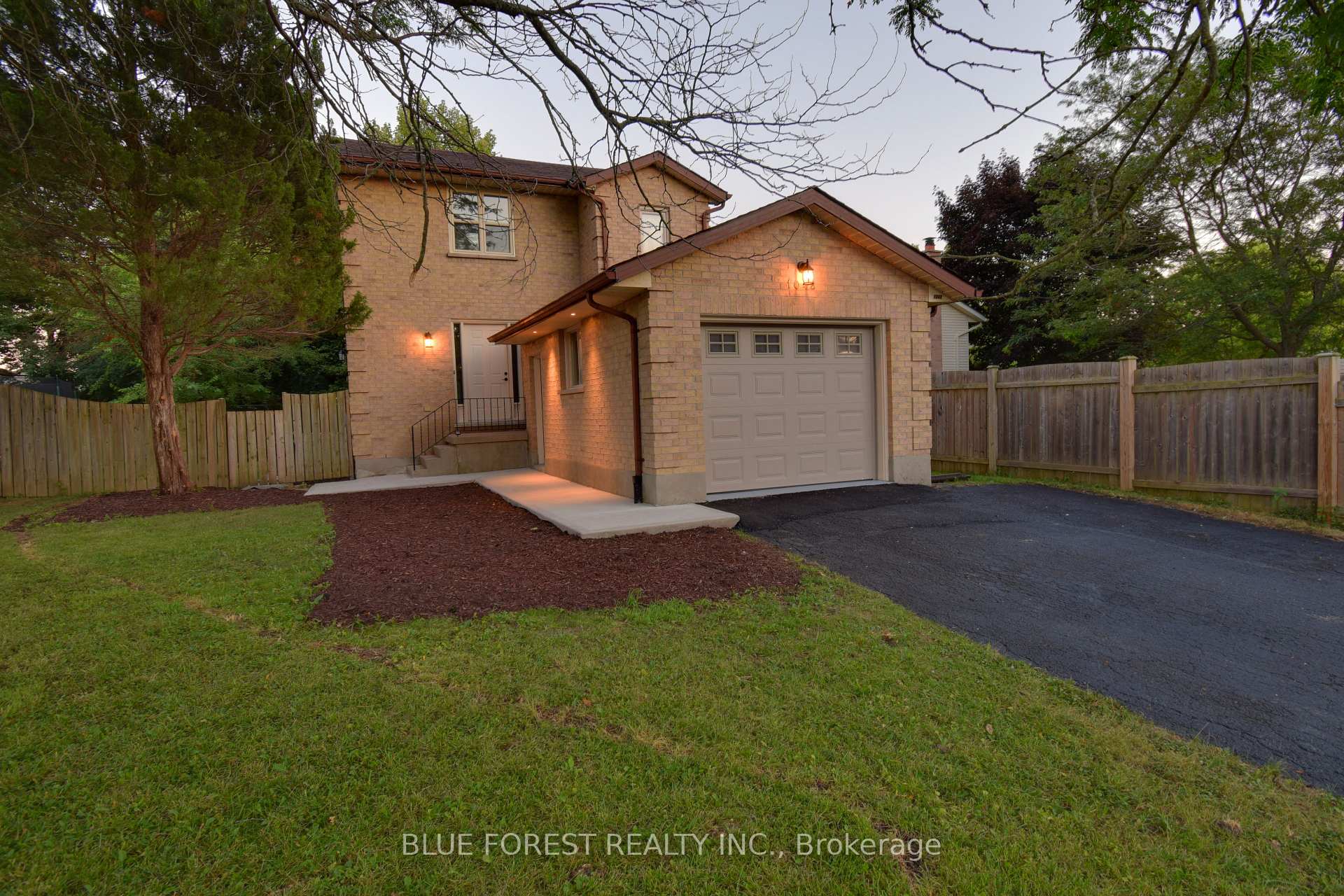 1048 Mahogany Road, London North, ON N6H 2W5