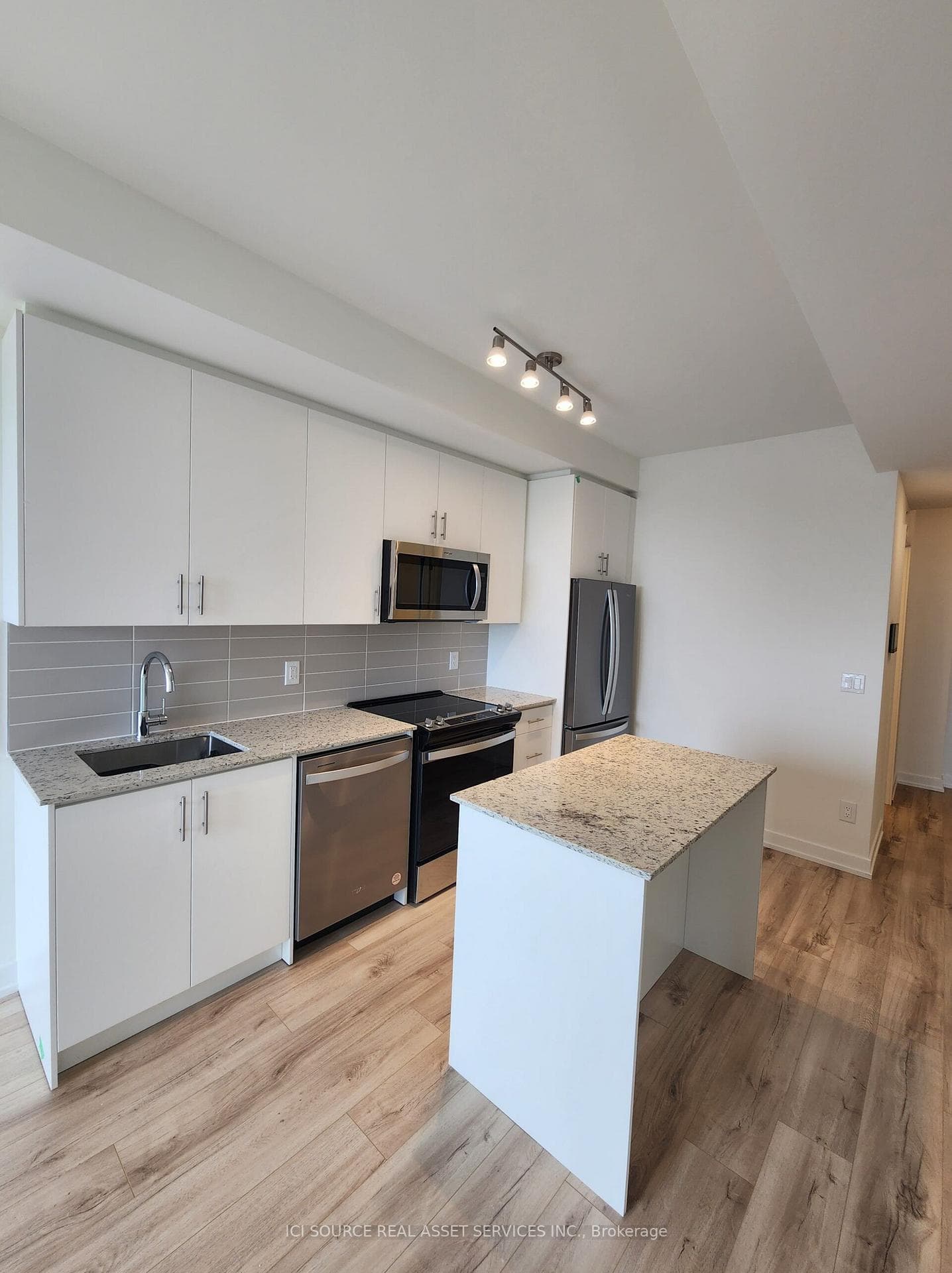 335 Wheat Boom Drive 1404, Oakville, ON L6H 7Y1