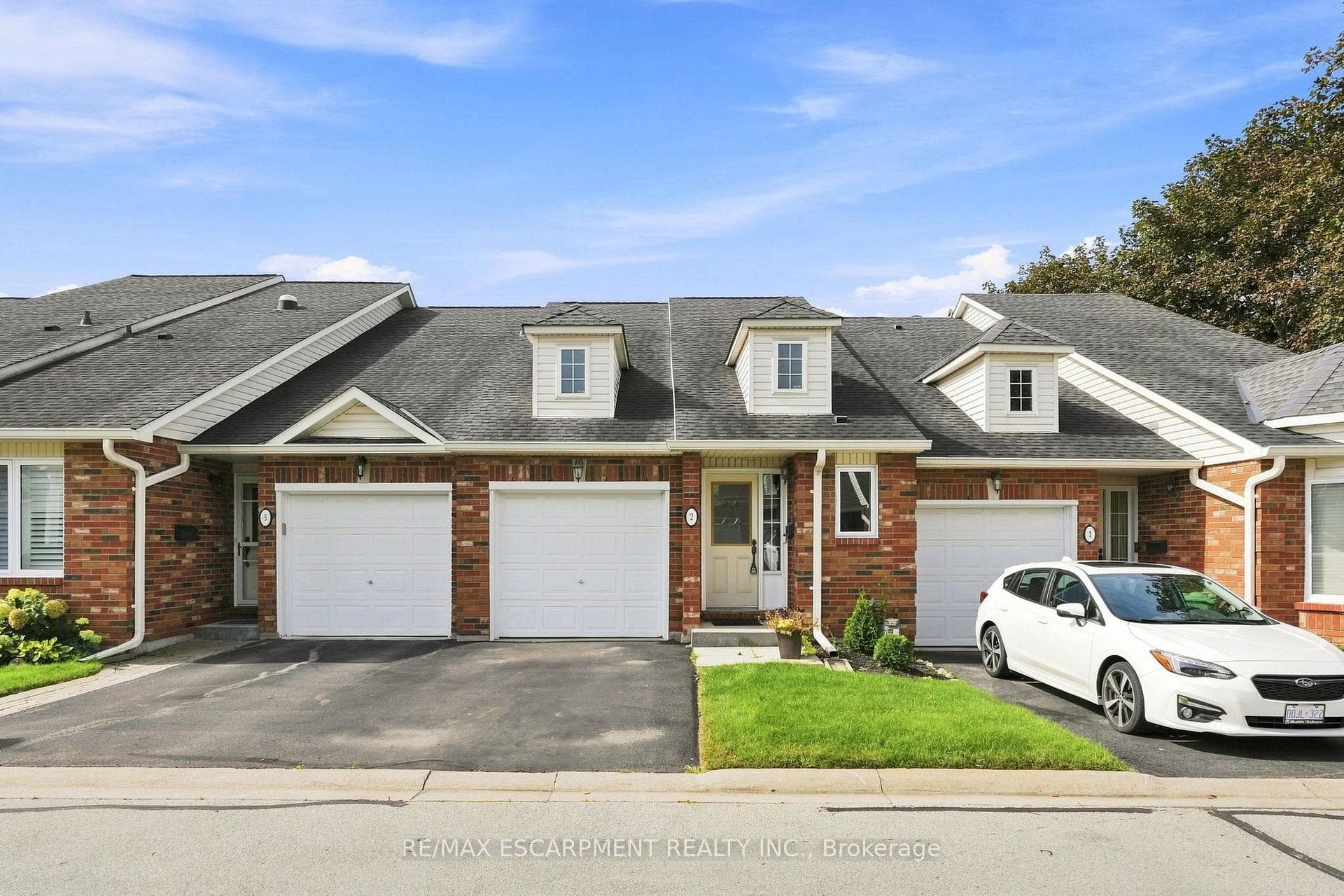 222 FELLOWES Crescent 2, Hamilton, ON L8B 0R1