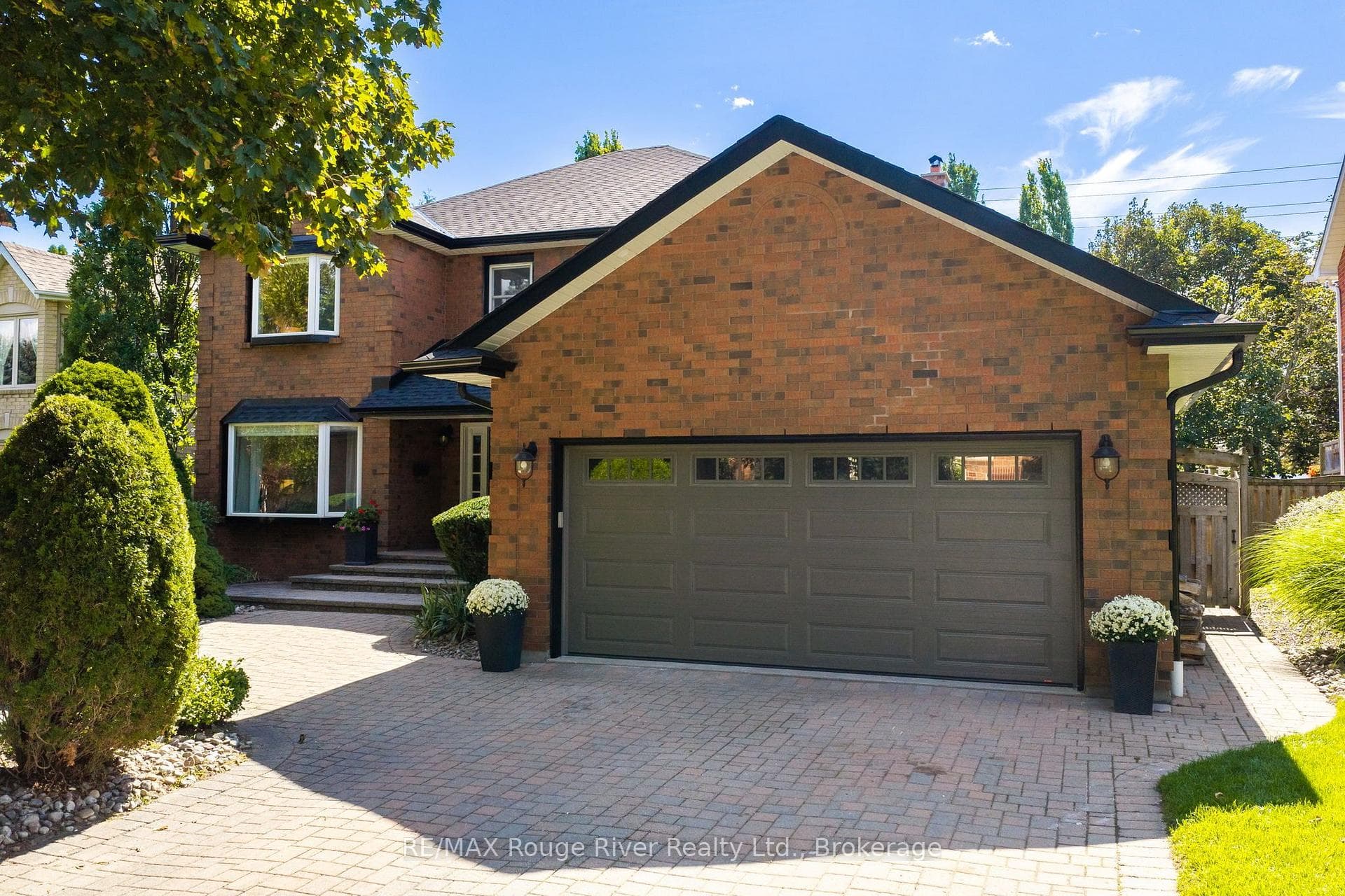 7 Lyndhurst Crescent, Whitby, ON L1R 1E4