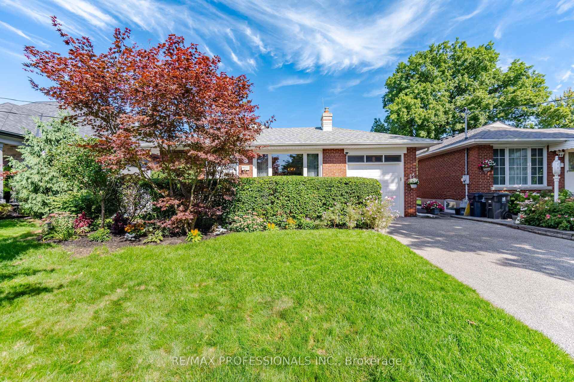 42 Cardigan Road, Toronto, ON M8Z 2W2