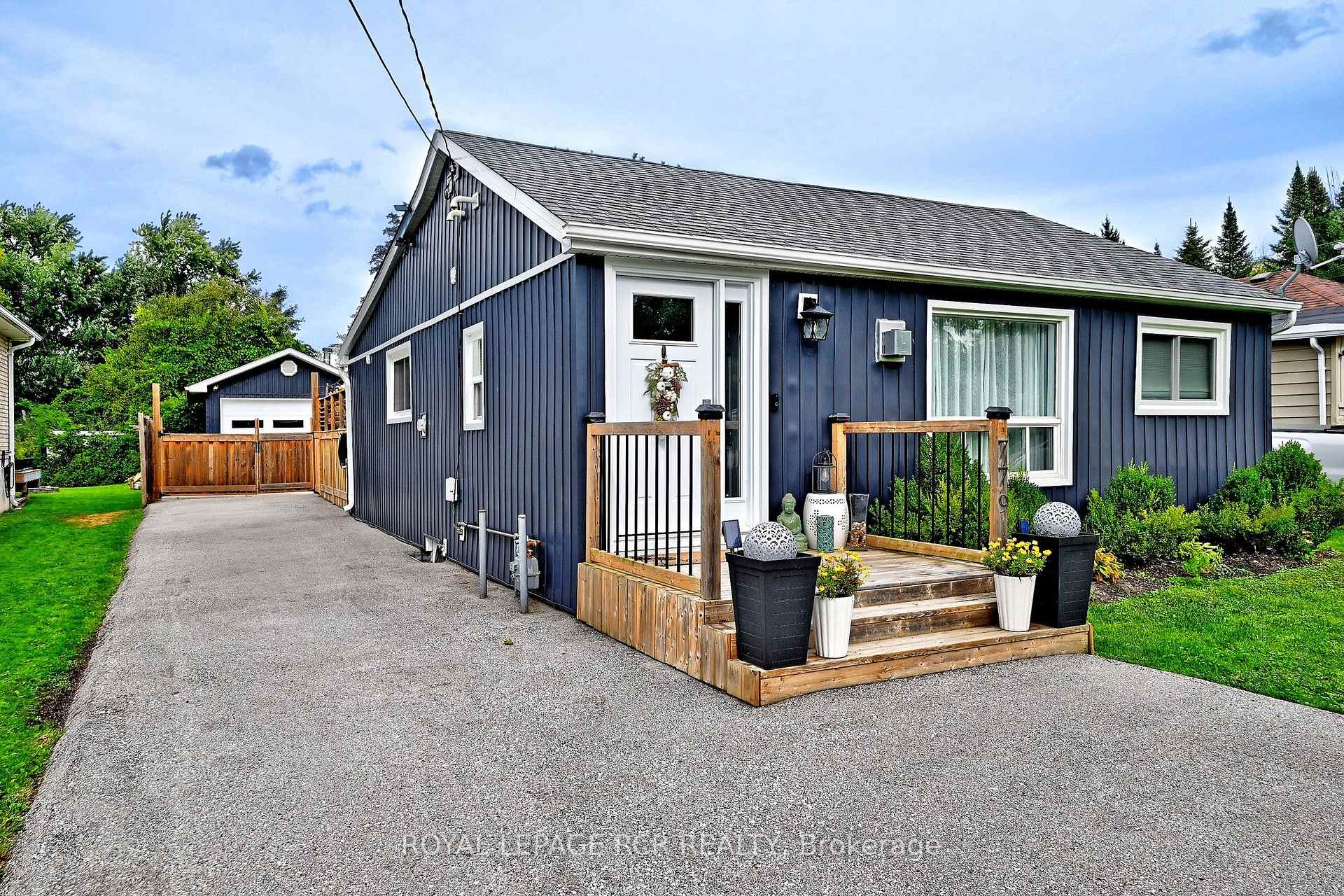 779 Sheppard Avenue, Georgina, ON L4P 3E9