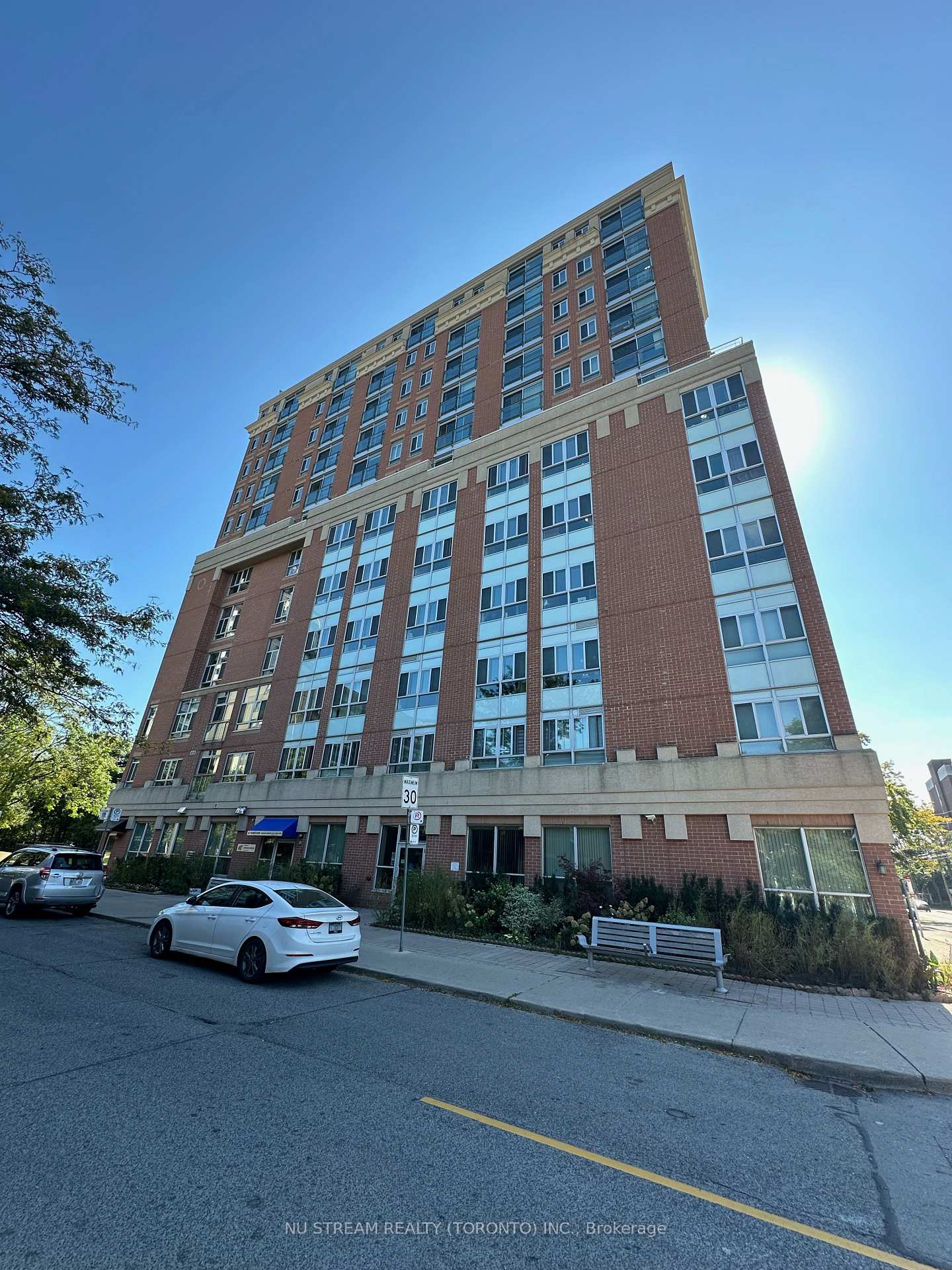 15 Maplewood Avenue 910, Toronto, ON M6C 4B4