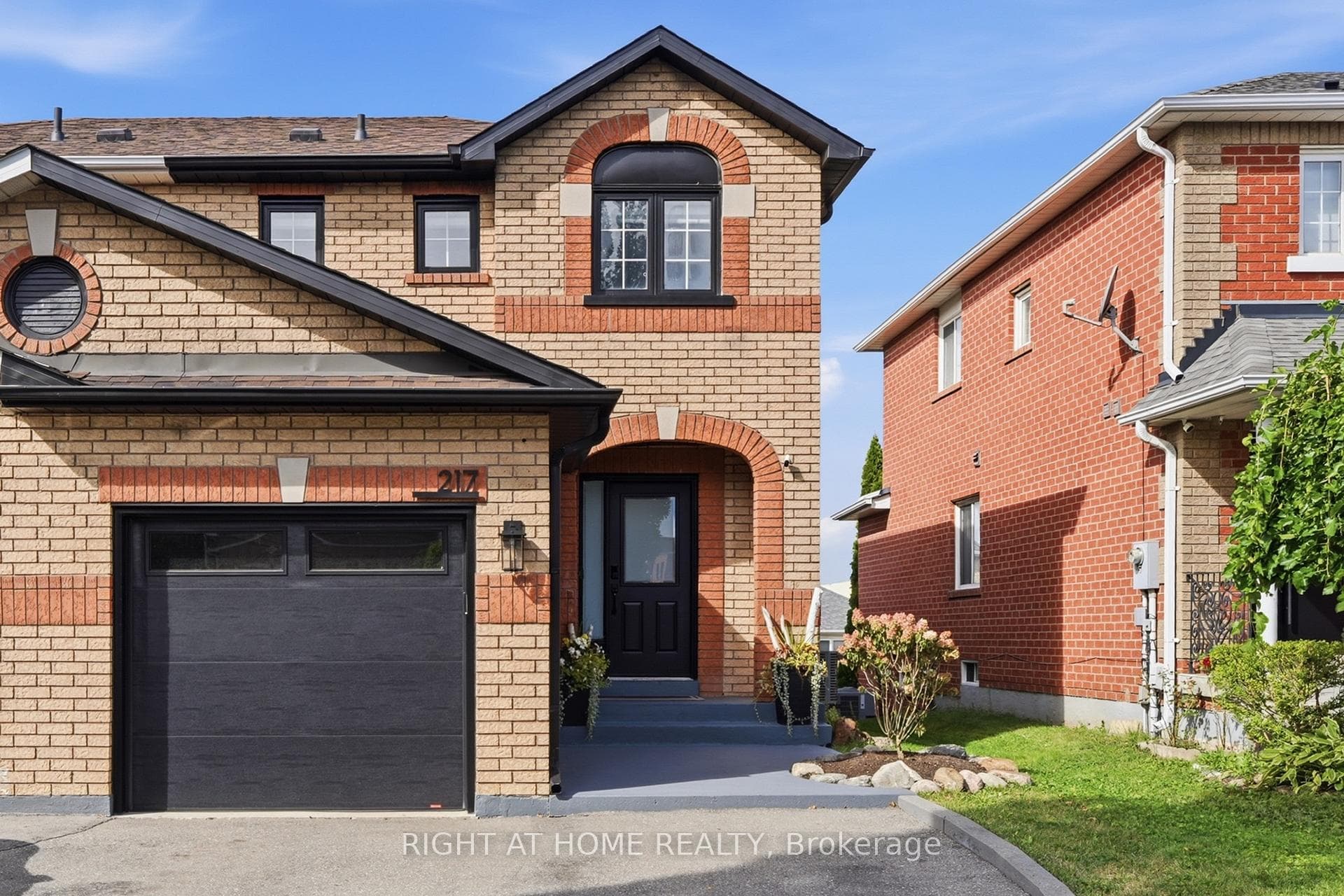 217 Rosanna Crescent, Vaughan, ON L6A 2T3