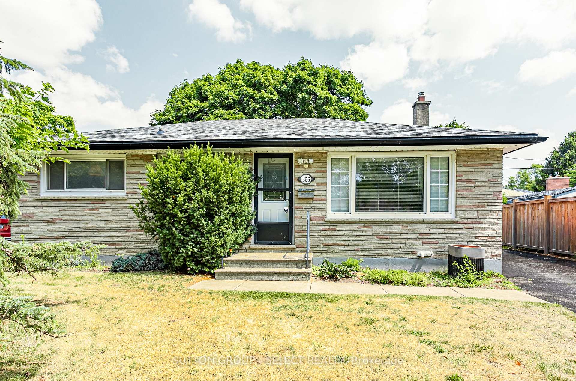 256 Tweedsmuir Avenue, London East, ON N5W 1L3