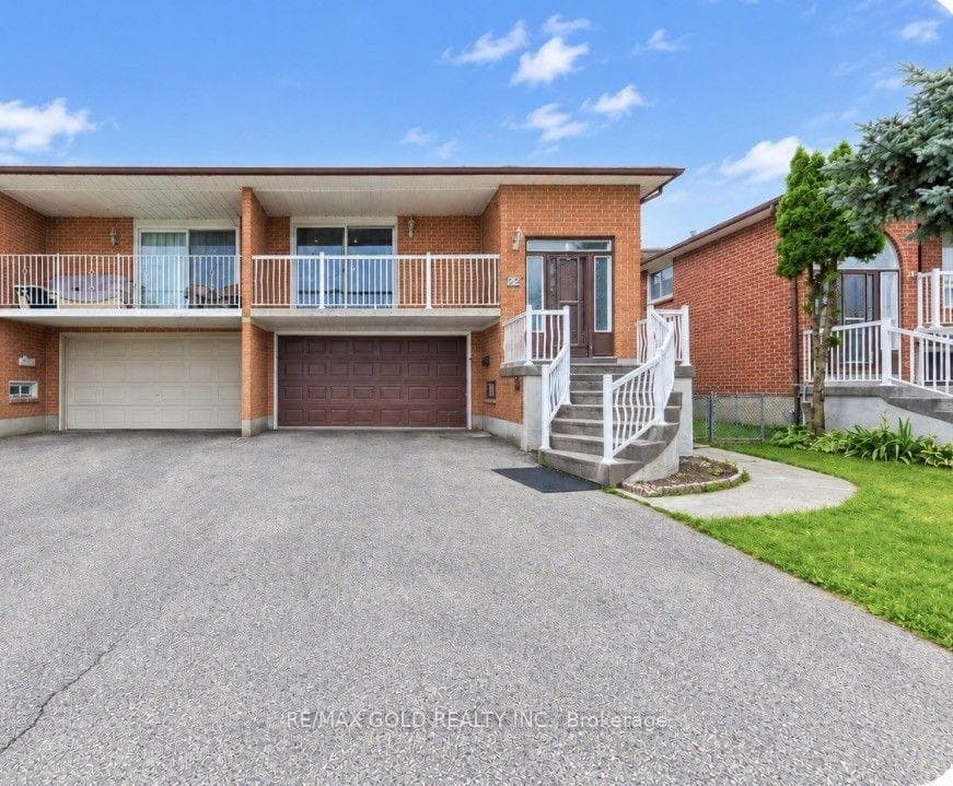 22 Kittiwake Avenue, Toronto, ON M9V 4P6