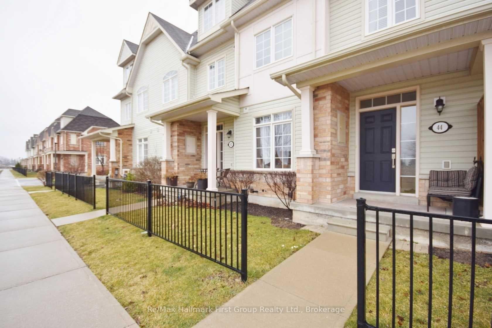 44 Wicker Park Way, Whitby, ON L1R 0E1