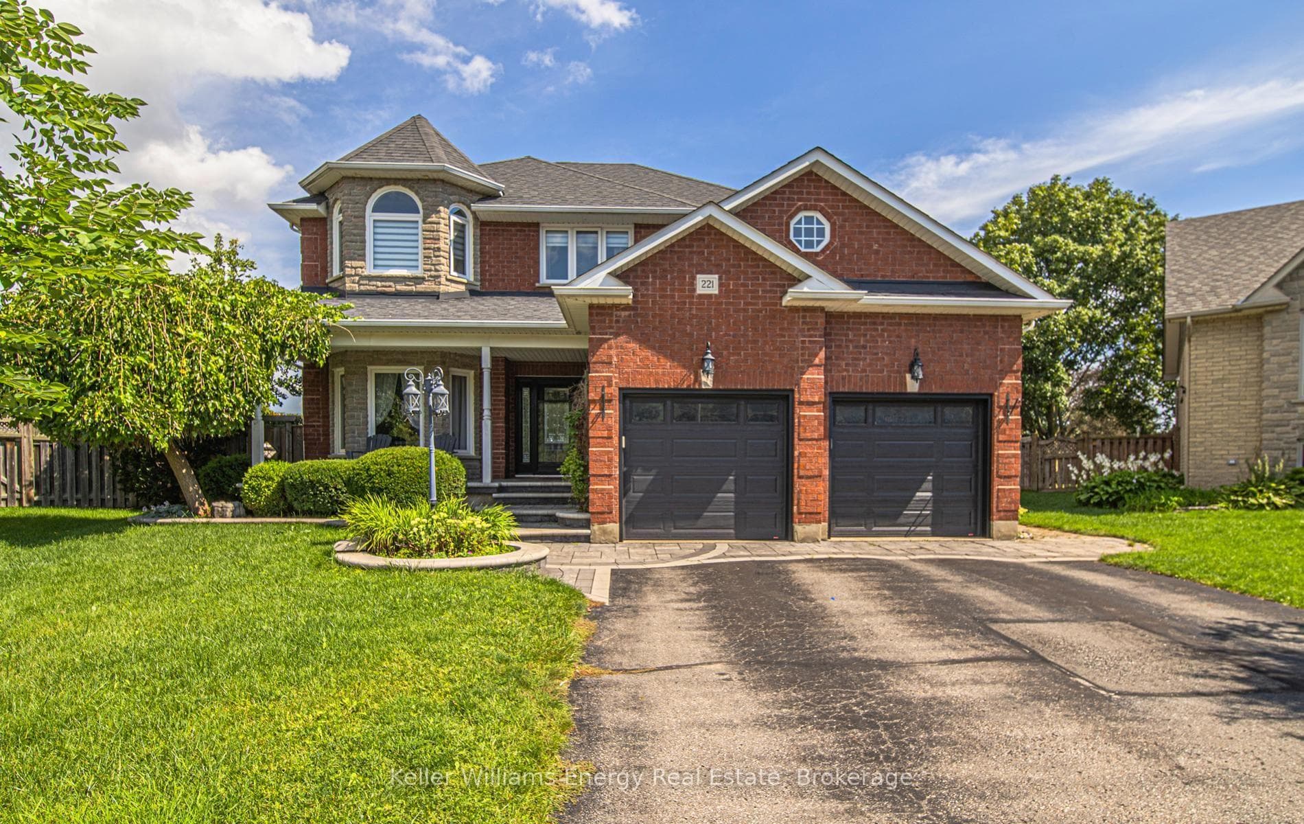 221 Conestoga Court, Oshawa, ON L1G 8B7